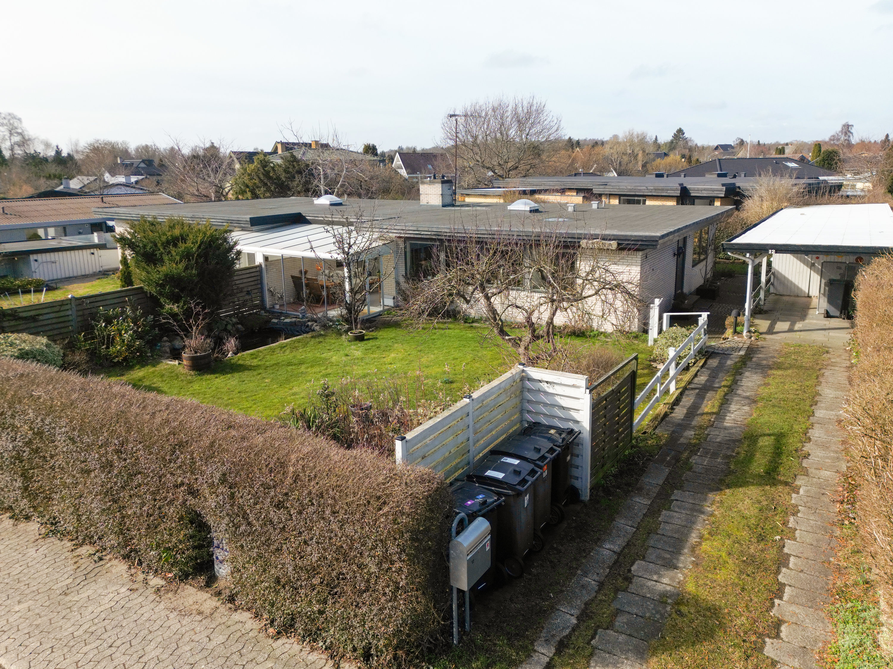 Fremhævet facade billede i fuldskærmstilstand. Billede af Lerholmvej 12, 2750 Ballerup