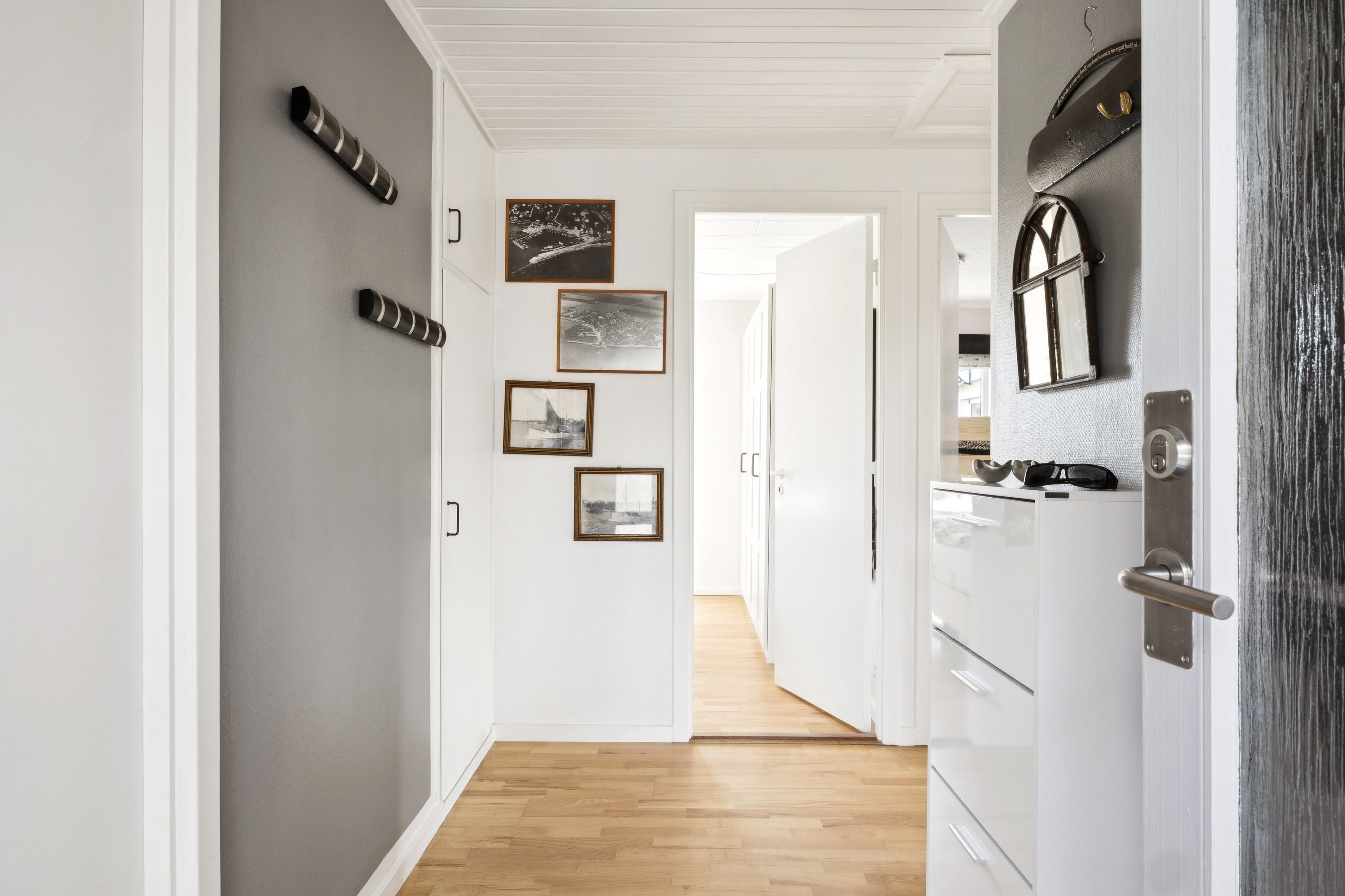 Fremhævet gang billede i fuldskærmstilstand. Billede af Langager 25, 4673 Rødvig Stevns