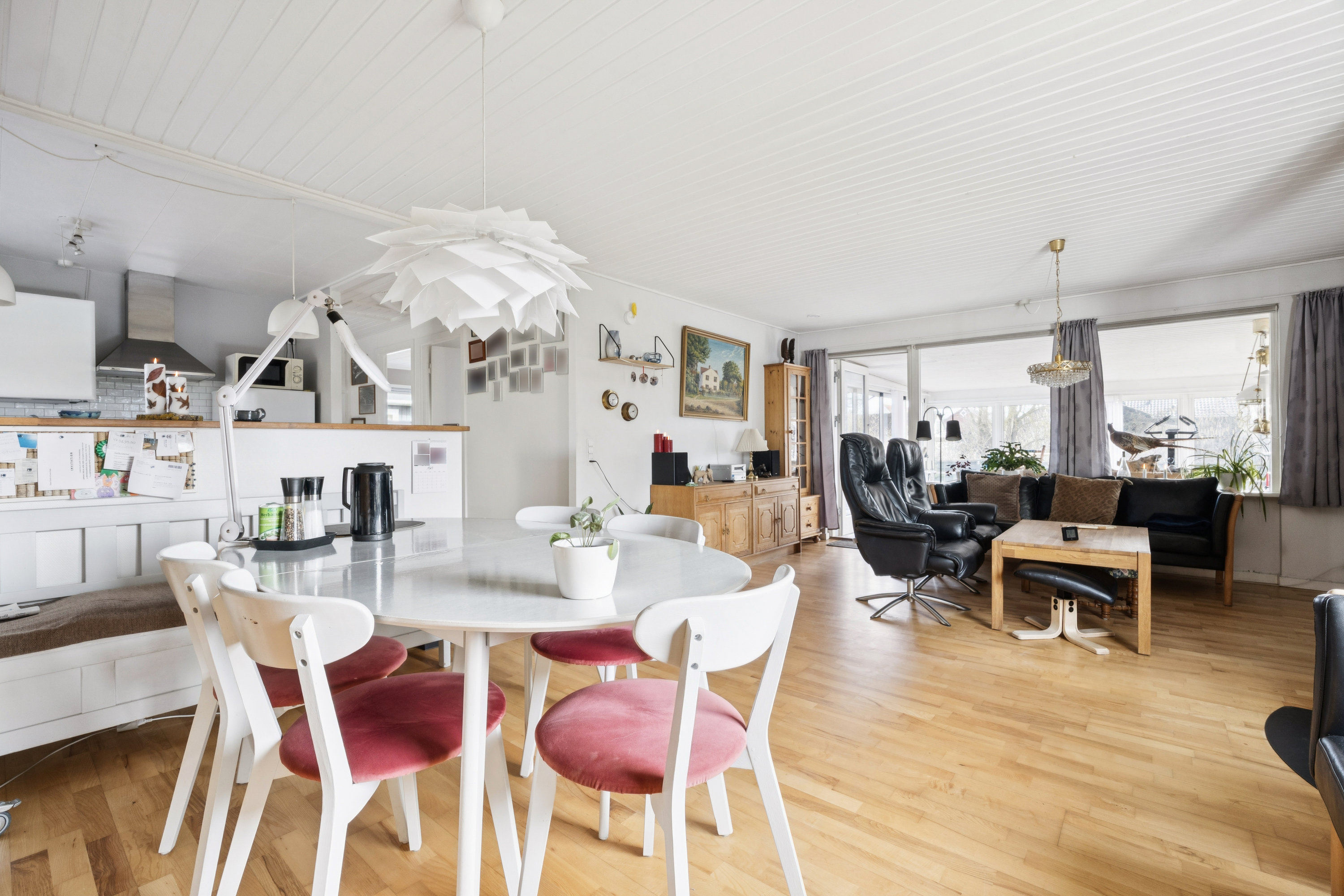 Fremhævet stue billede i fuldskærmstilstand. Billede af Langager 25, 4673 Rødvig Stevns