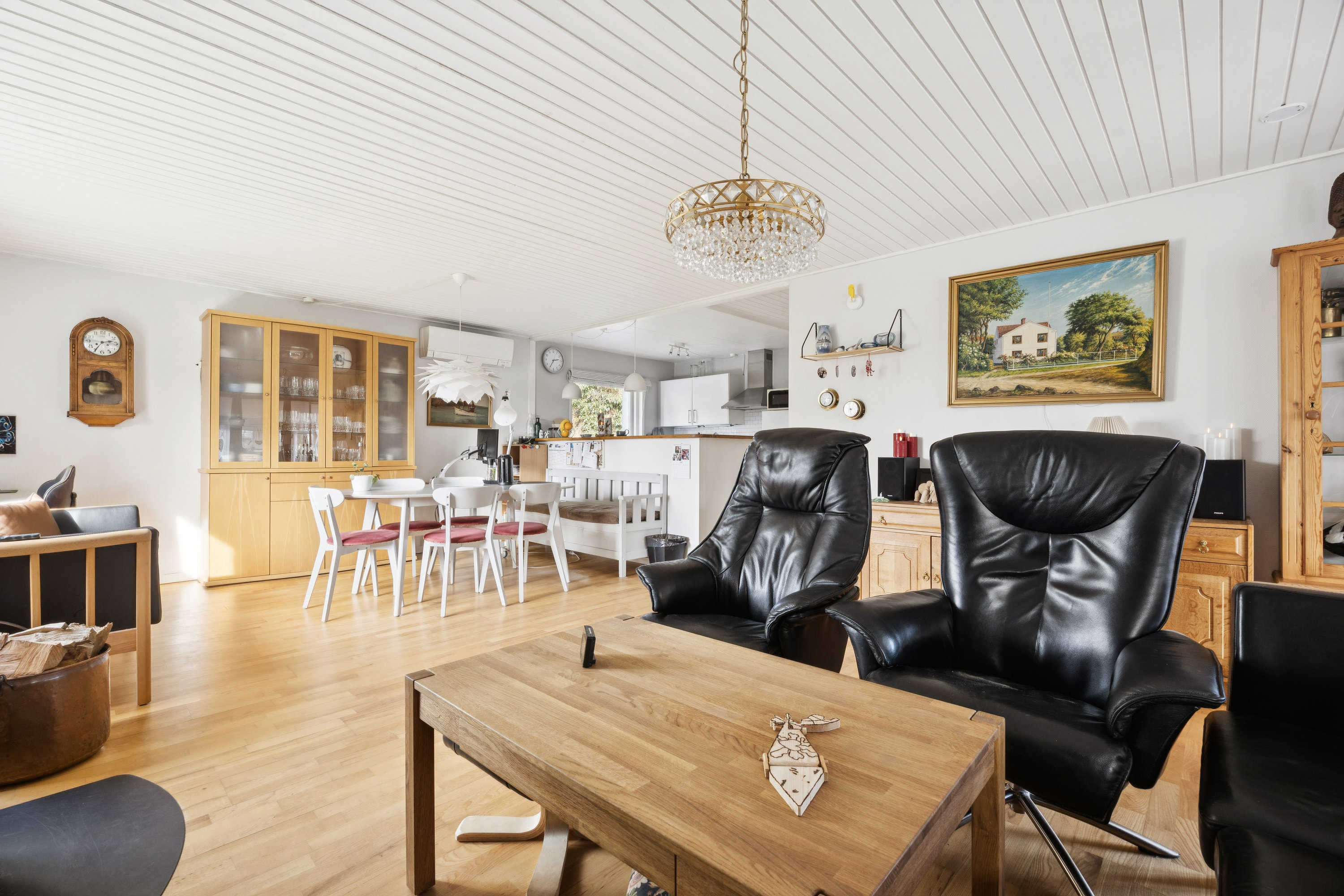 Fremhævet stue billede i fuldskærmstilstand. Billede af Langager 25, 4673 Rødvig Stevns