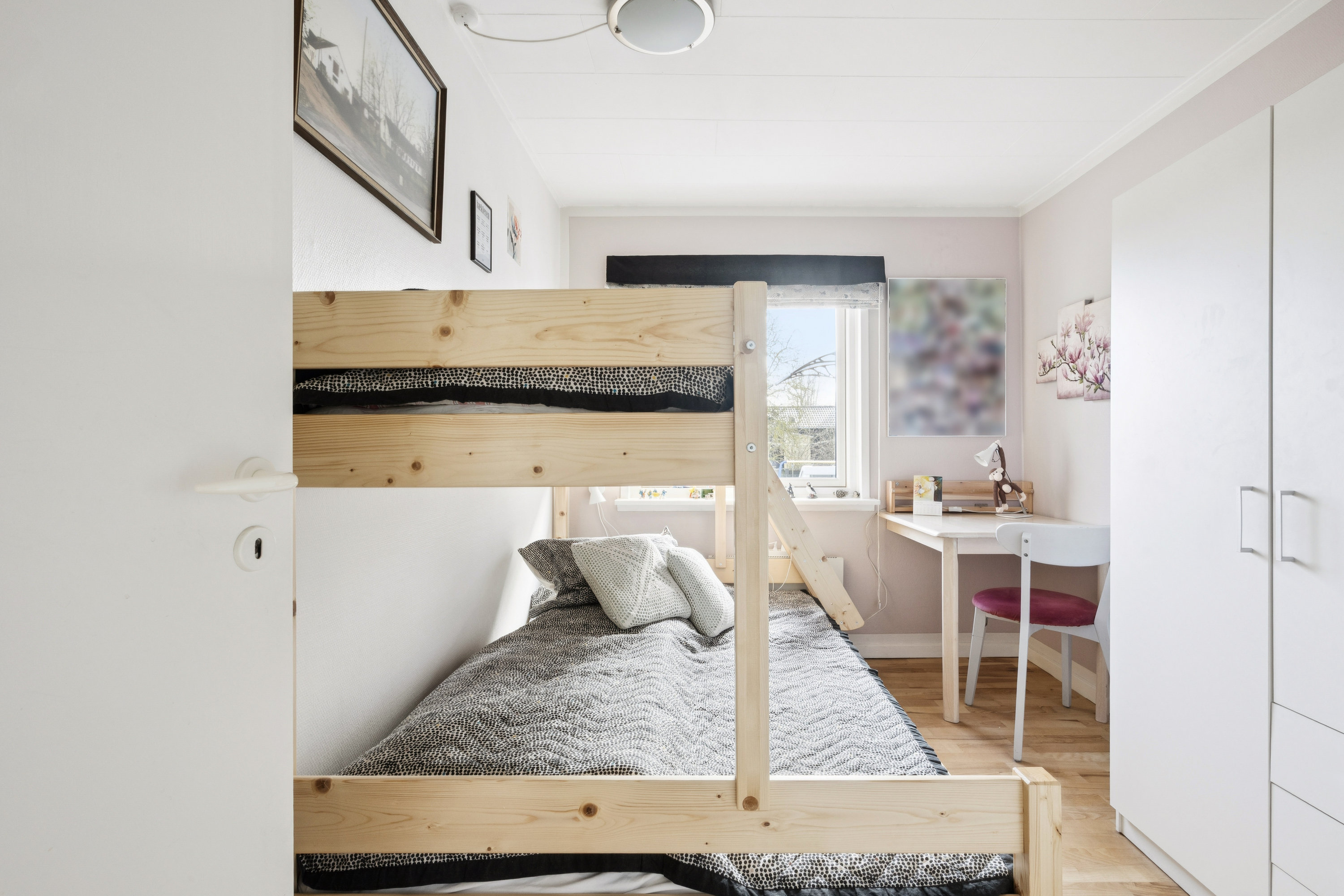 Fremhævet værelse billede i fuldskærmstilstand. Billede af Langager 25, 4673 Rødvig Stevns