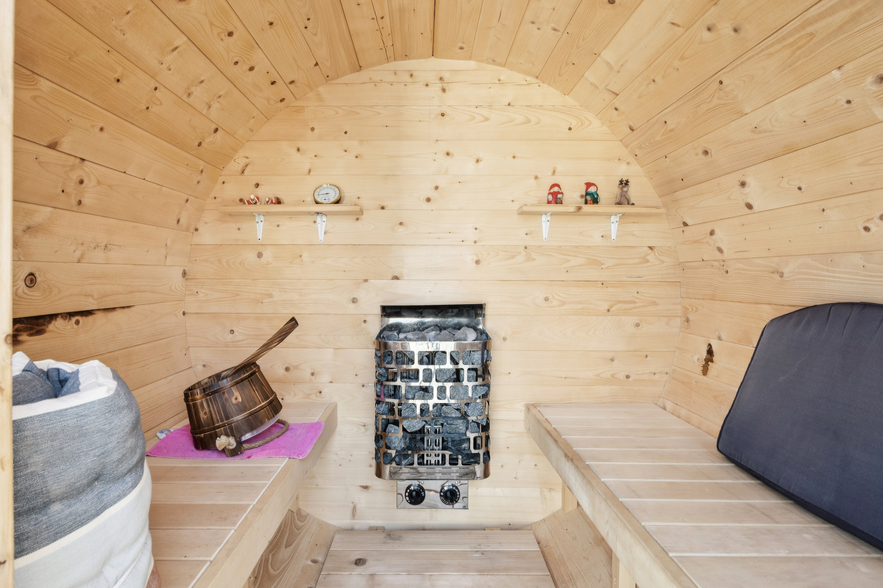 Fremhævet stue billede i fuldskærmstilstand. Billede af Langager 25, 4673 Rødvig Stevns