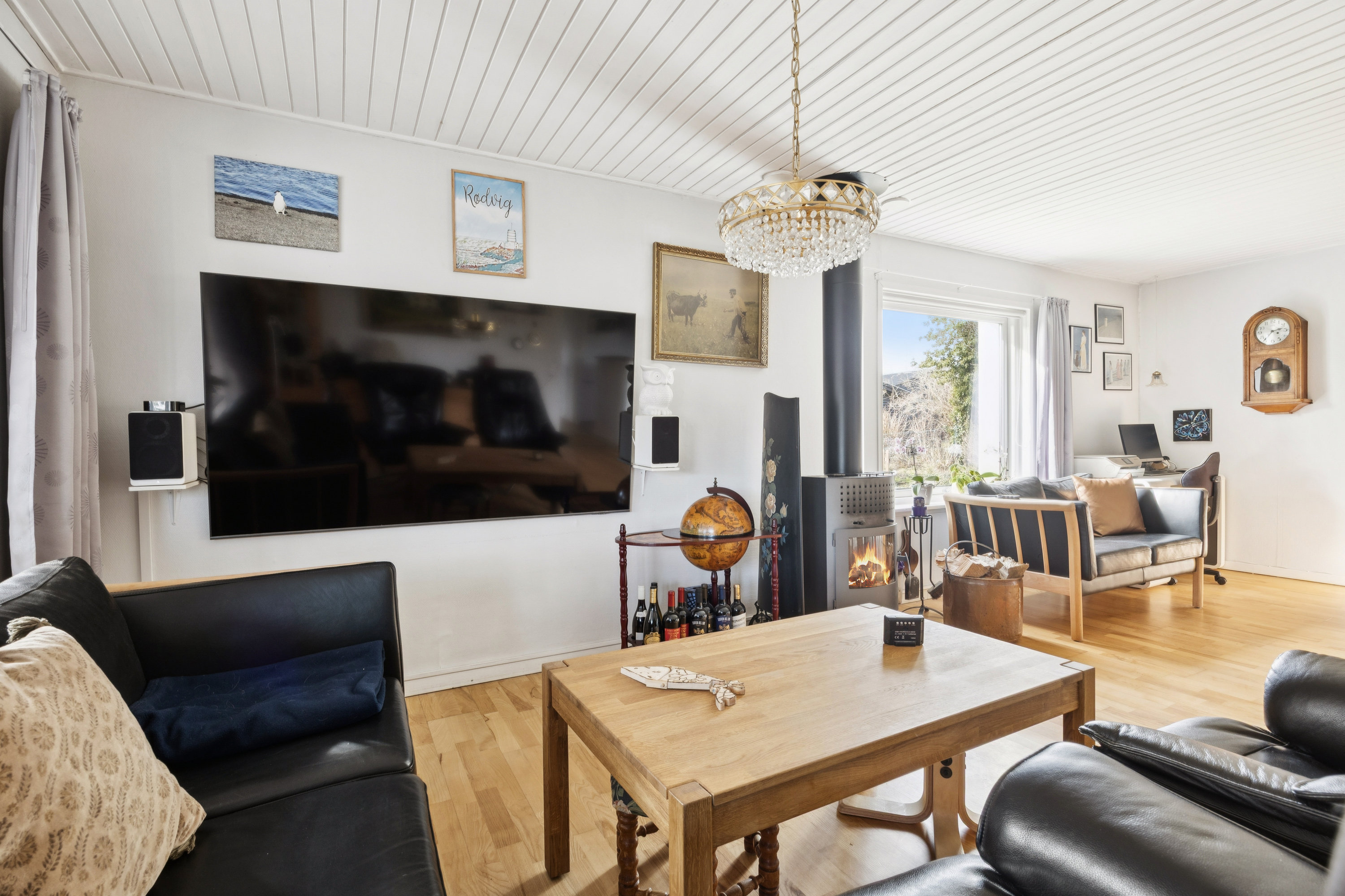 Fremhævet stue billede i fuldskærmstilstand. Billede af Langager 25, 4673 Rødvig Stevns