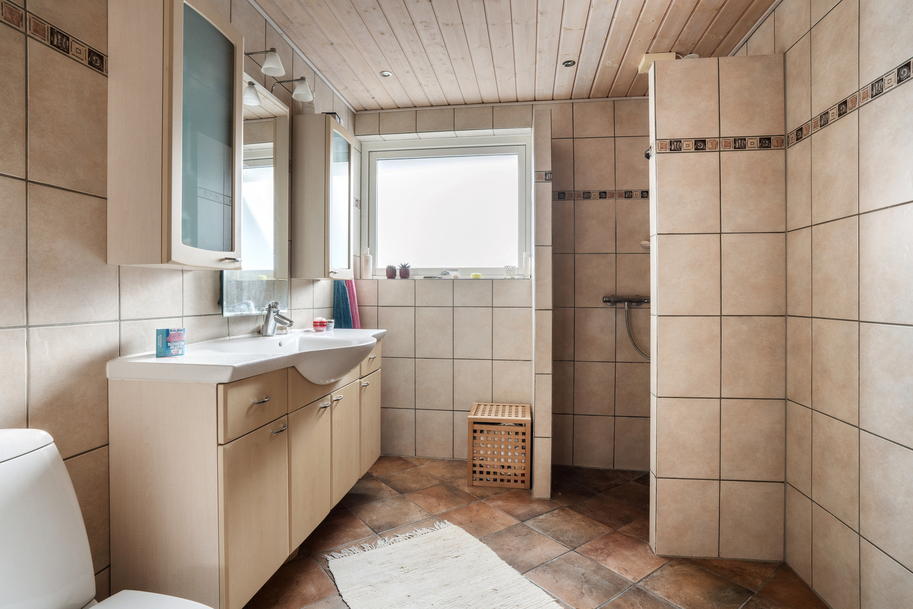 Fremhævet badeværelse billede i fuldskærmstilstand. Billede af Blommevænget 27, 9000 Aalborg