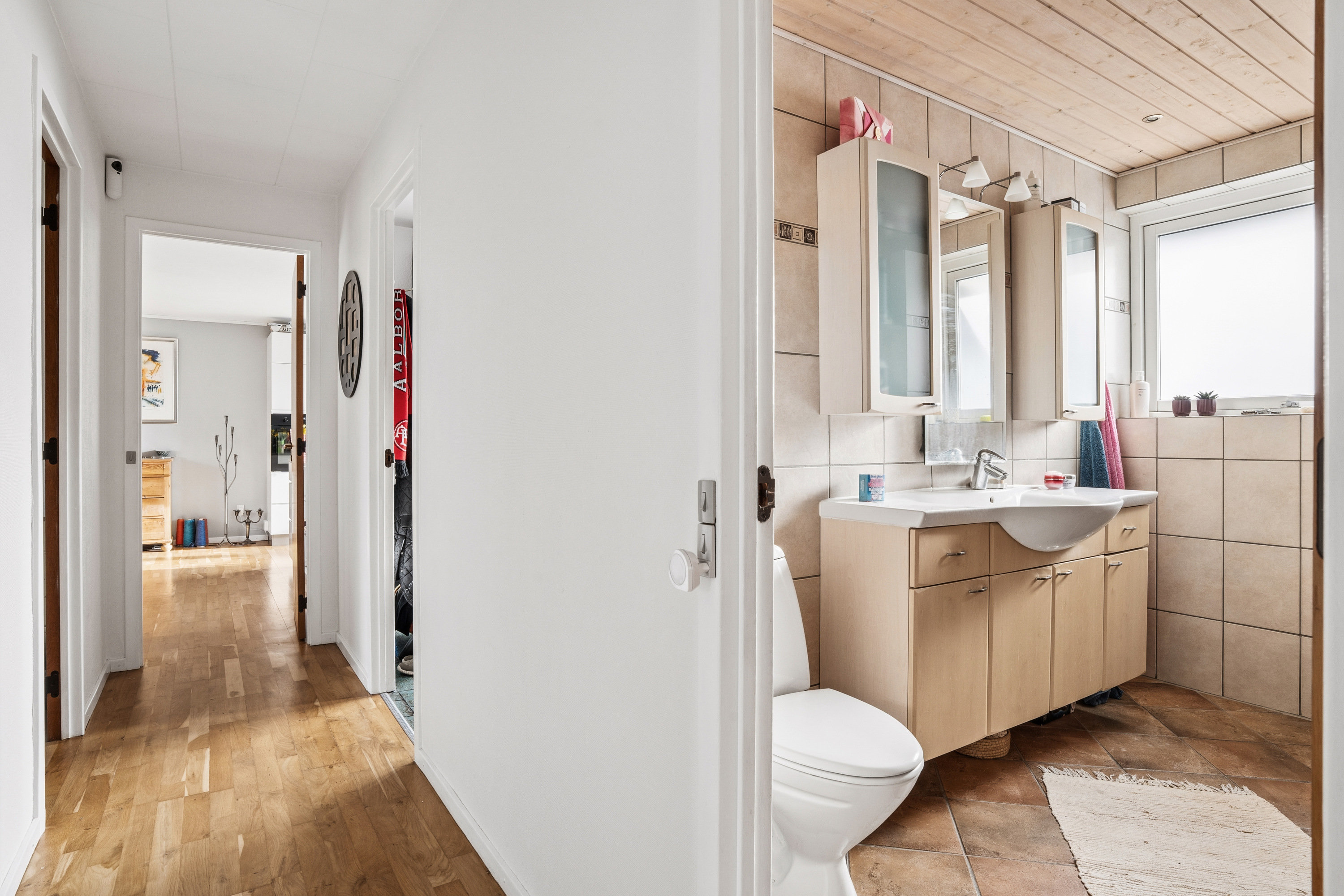 Fremhævet gang billede i fuldskærmstilstand. Billede af Blommevænget 27, 9000 Aalborg