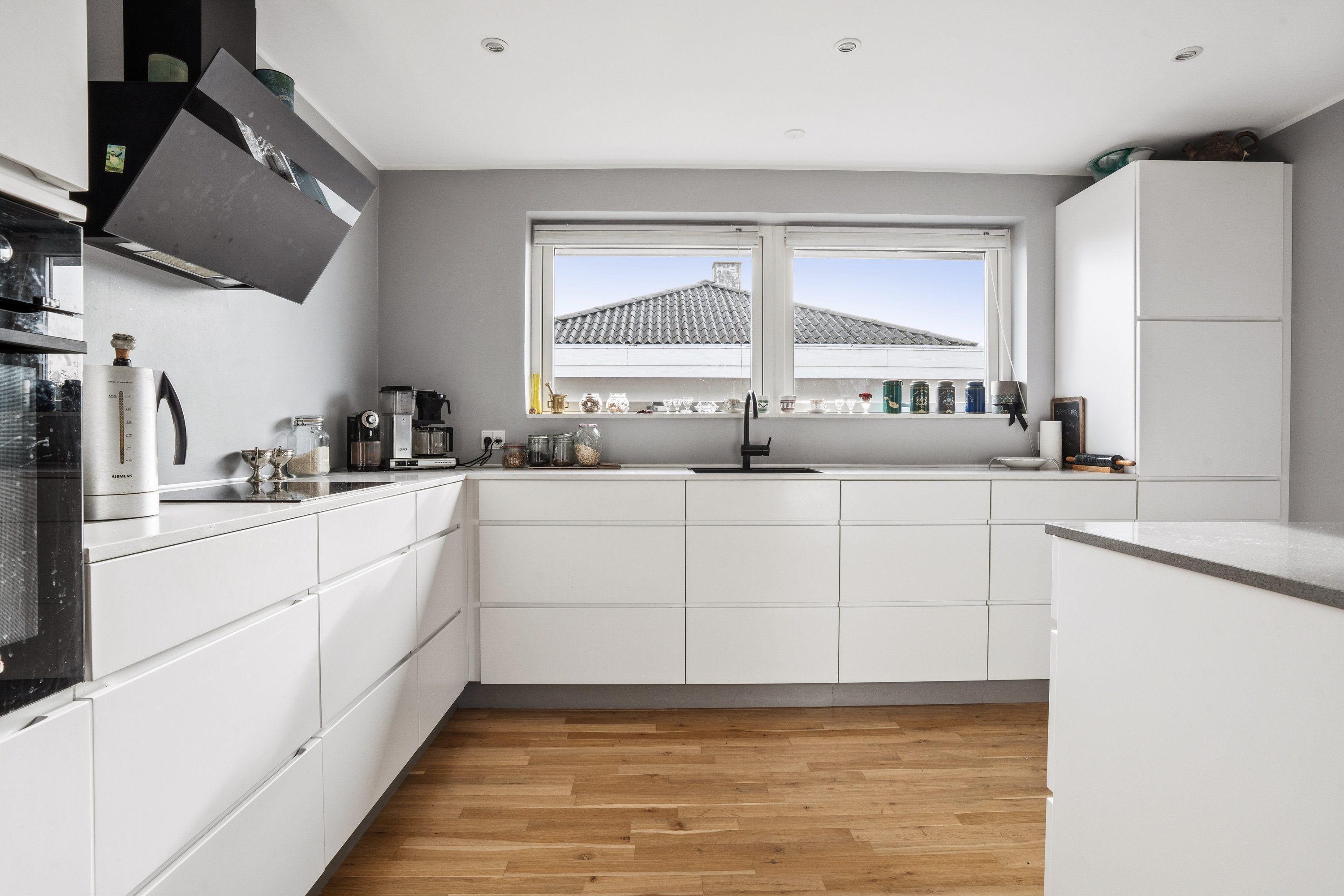 Fremhævet køkken billede i fuldskærmstilstand. Billede af Blommevænget 27, 9000 Aalborg