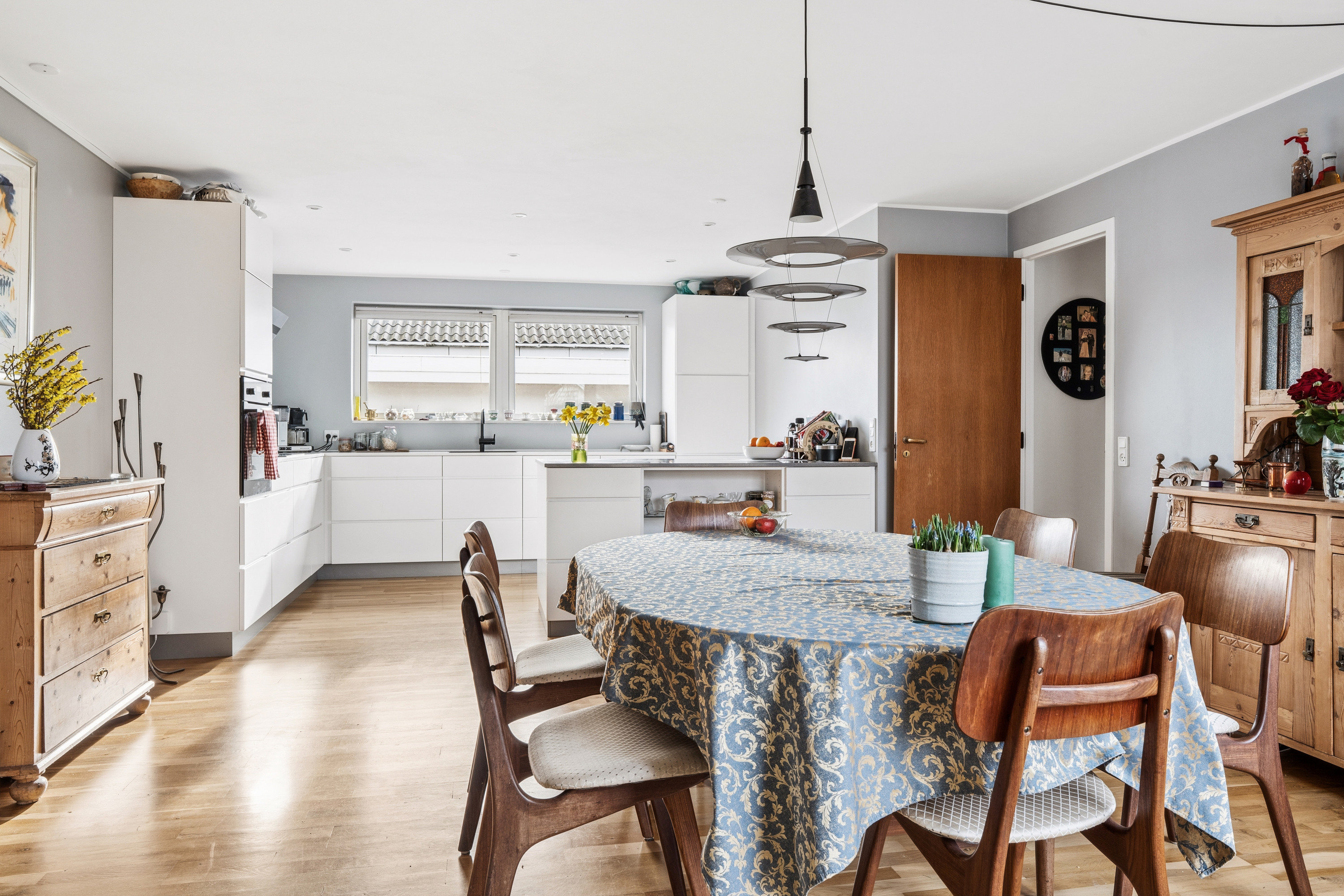 Fremhævet spisestue billede i fuldskærmstilstand. Billede af Blommevænget 27, 9000 Aalborg