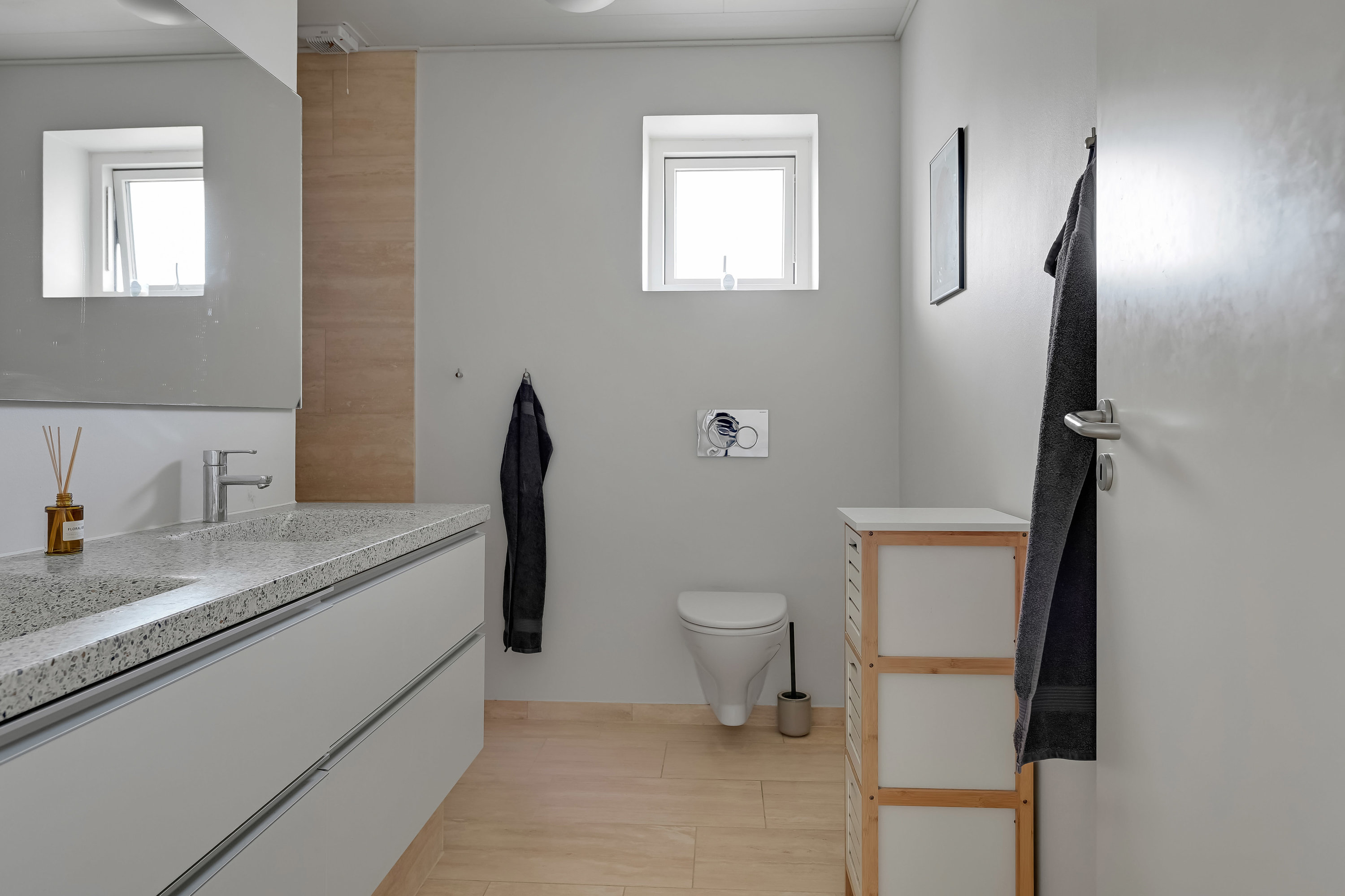 Fremhævet badeværelse billede i fuldskærmstilstand. Billede af Lillevang 120, 7190 Billund