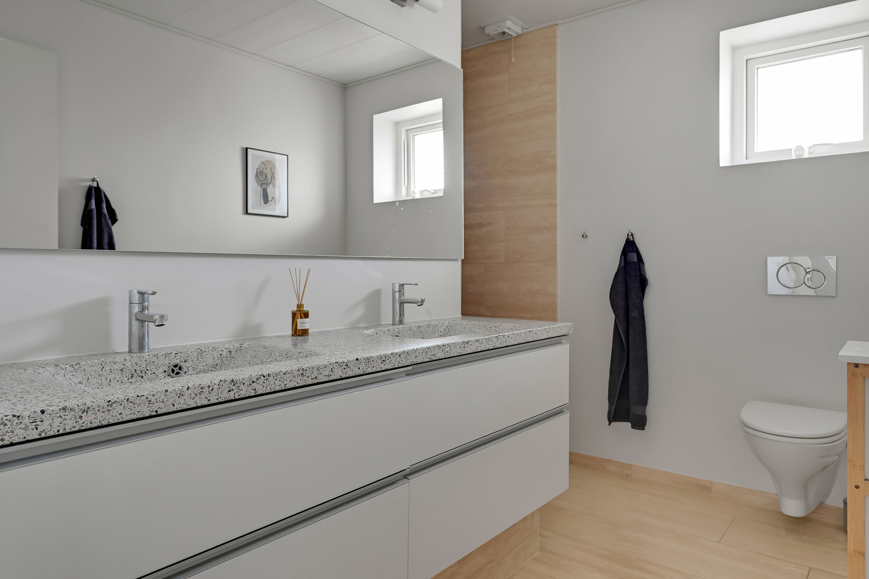 Fremhævet badeværelse billede i fuldskærmstilstand. Billede af Lillevang 120, 7190 Billund