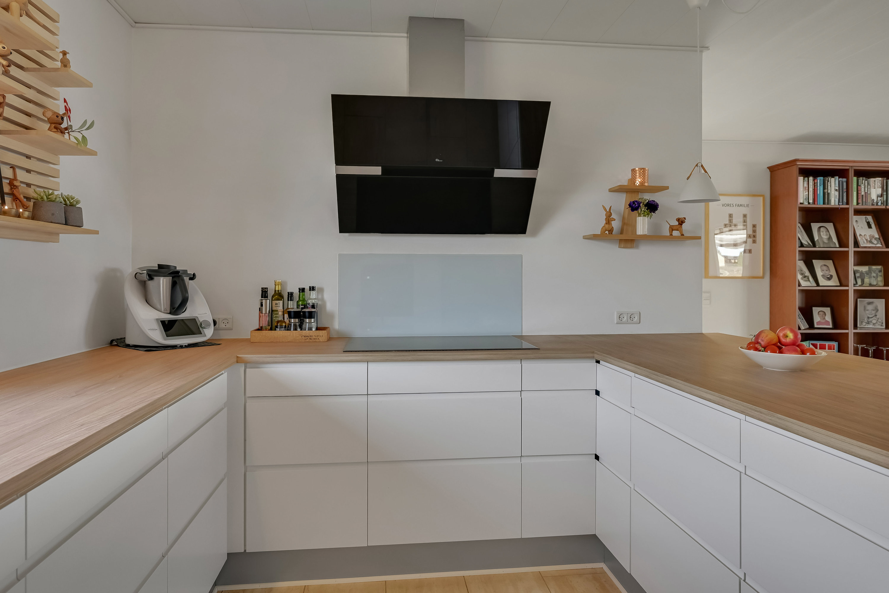 Fremhævet køkken billede i fuldskærmstilstand. Billede af Lillevang 120, 7190 Billund