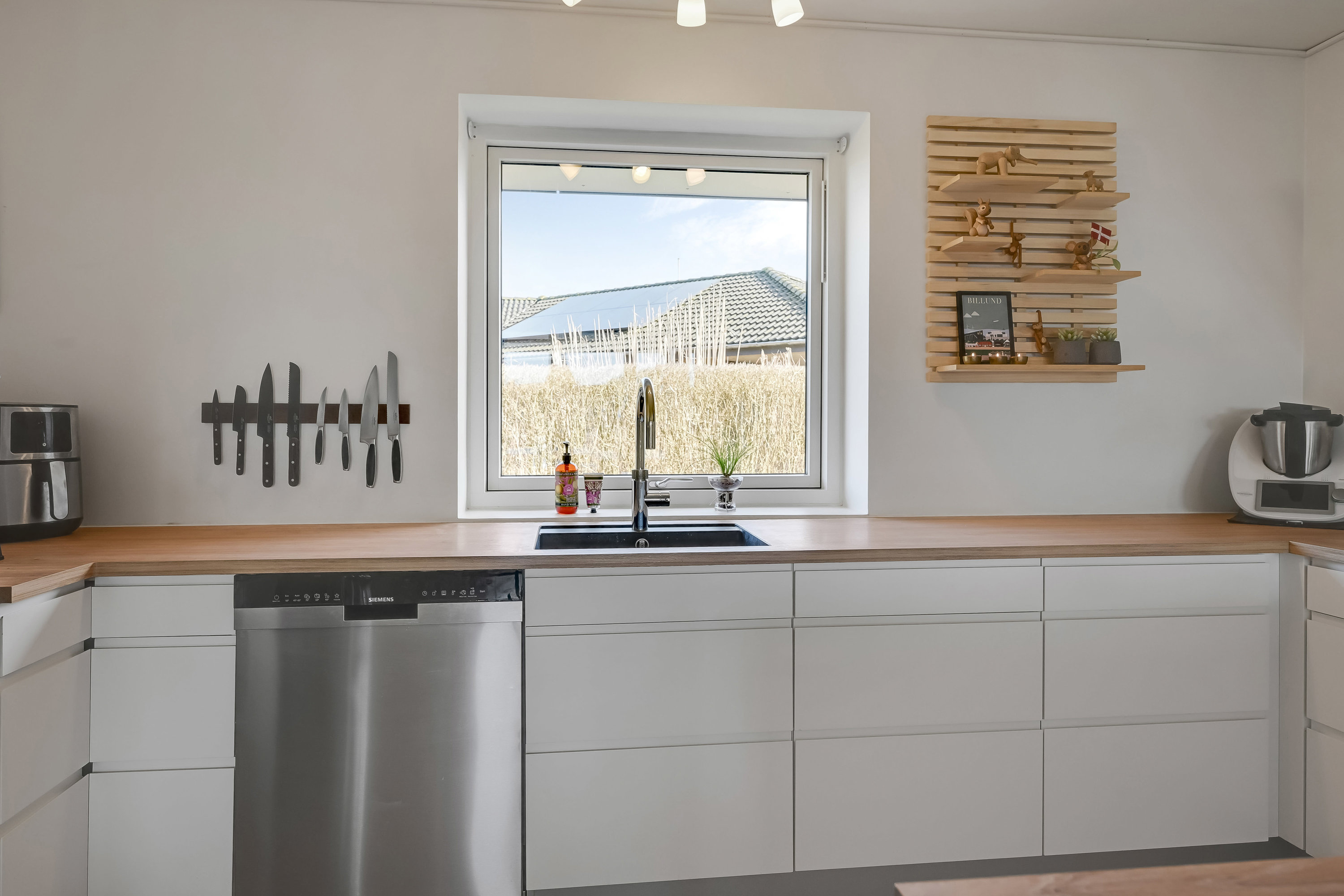 Fremhævet køkken billede i fuldskærmstilstand. Billede af Lillevang 120, 7190 Billund