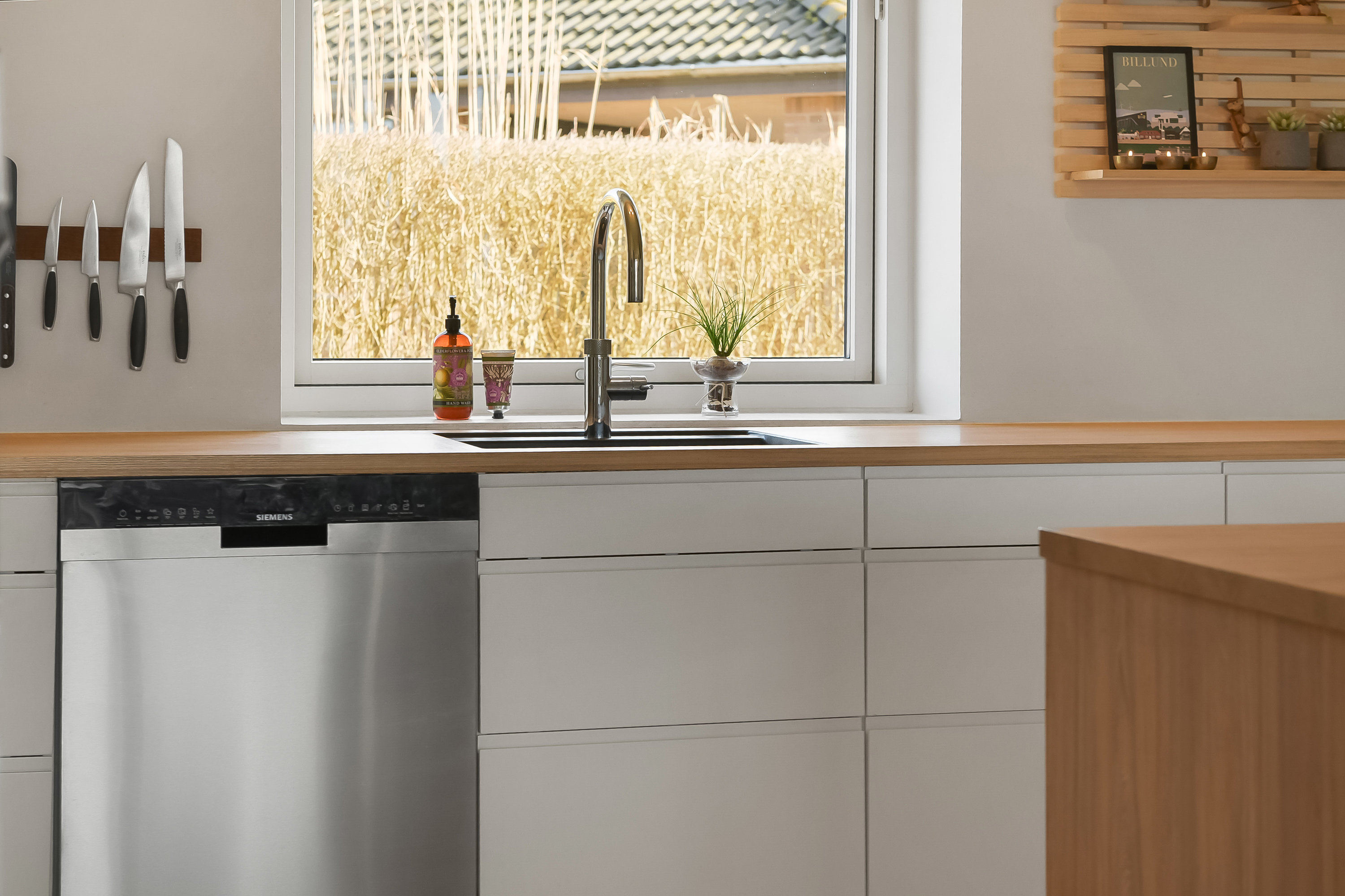 Fremhævet køkken billede i fuldskærmstilstand. Billede af Lillevang 120, 7190 Billund
