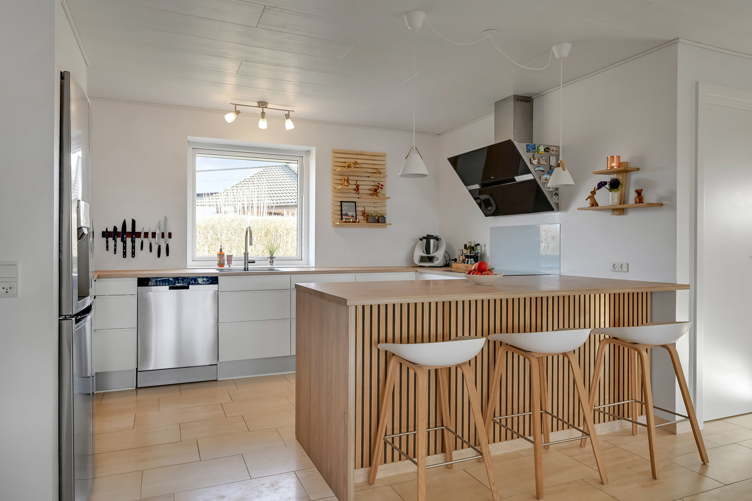 Fremhævet køkken billede i fuldskærmstilstand. Billede af Lillevang 120, 7190 Billund