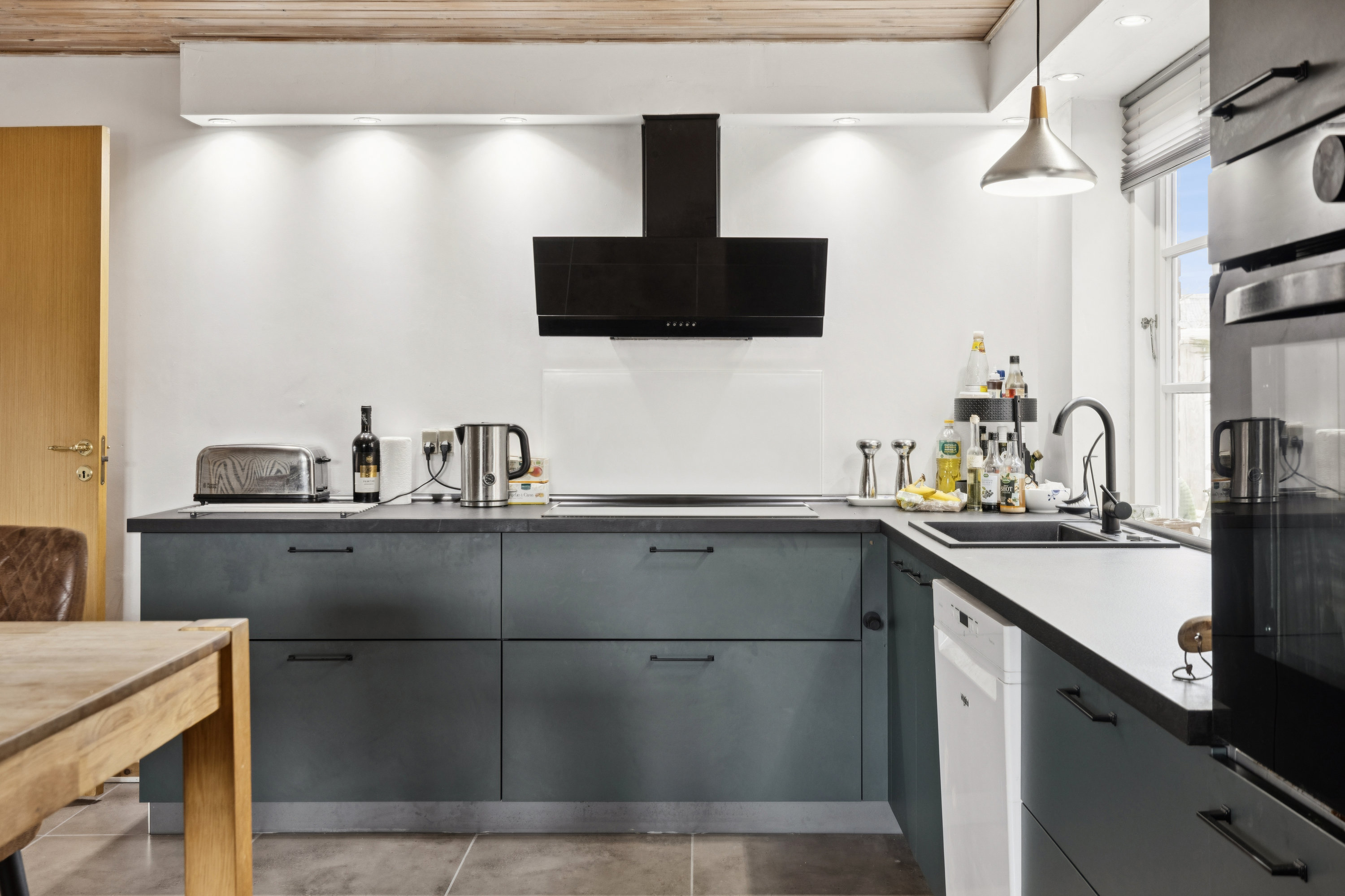 Fremhævet køkken billede i fuldskærmstilstand. Billede af Vestermark 4, Kegnæs, 6470 Sydals