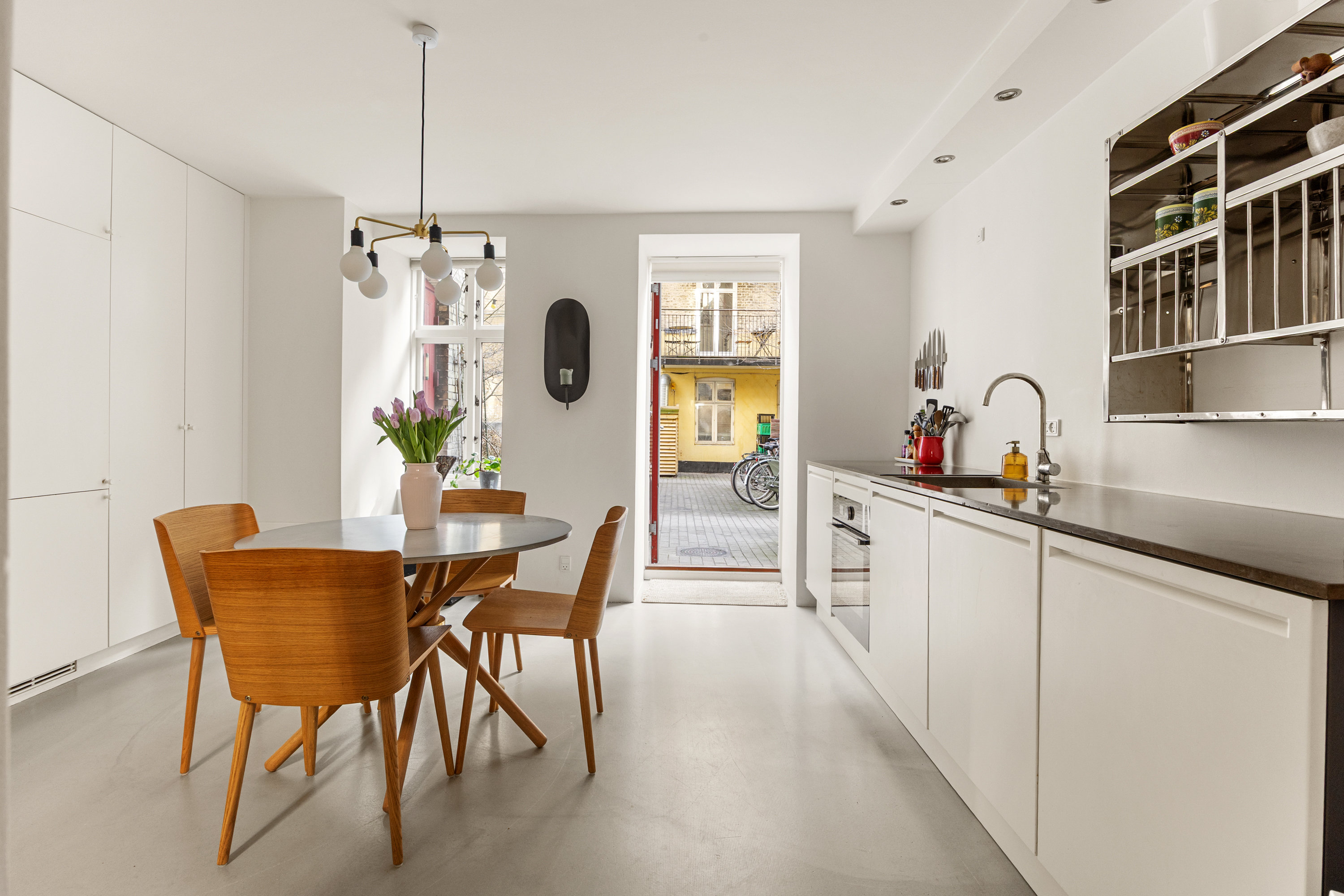 Fremhævet andet billede i fuldskærmstilstand. Billede af Peter Fabers Gade 28, st.. th., 2200 København N