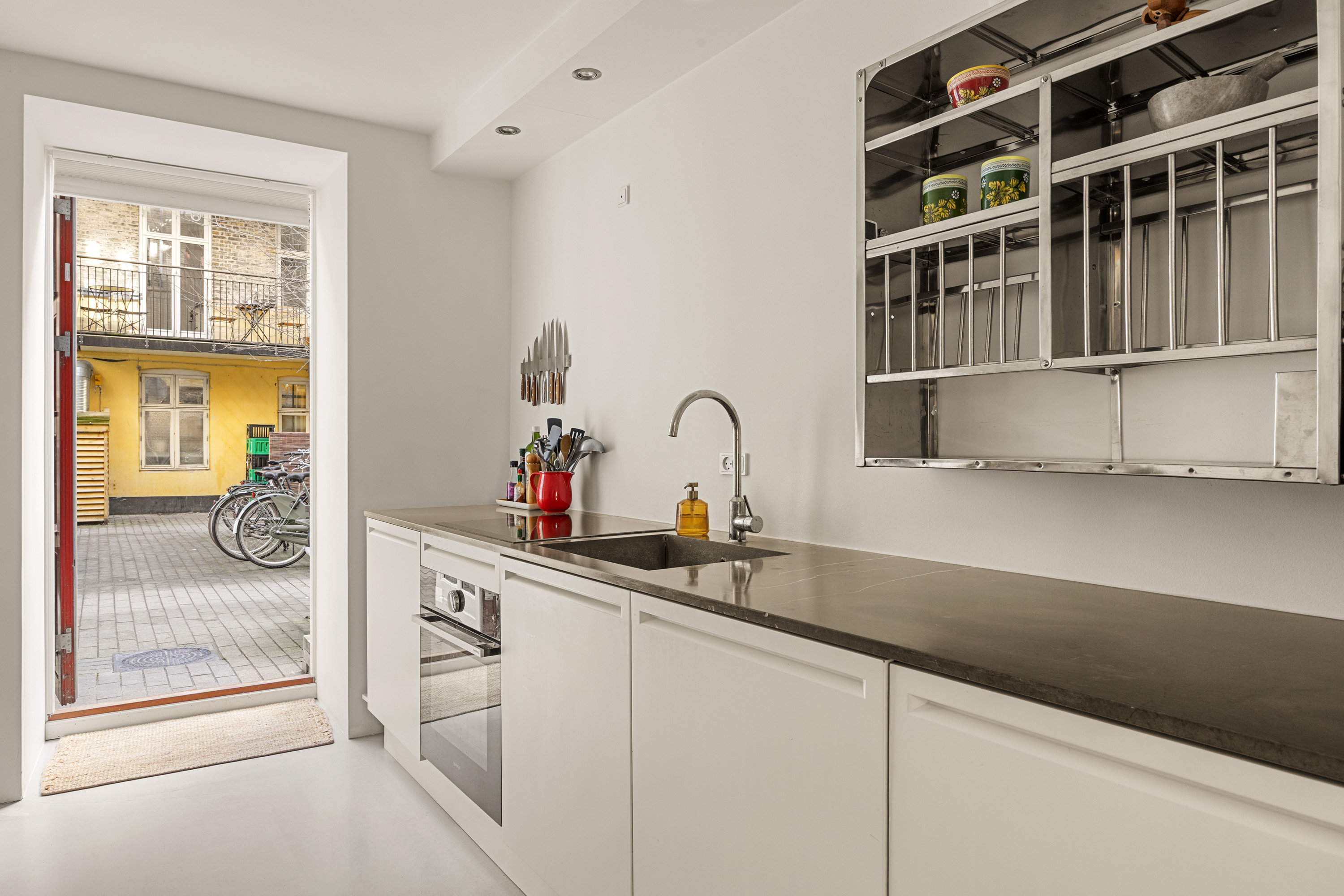 Fremhævet andet billede i fuldskærmstilstand. Billede af Peter Fabers Gade 28, st.. th., 2200 København N