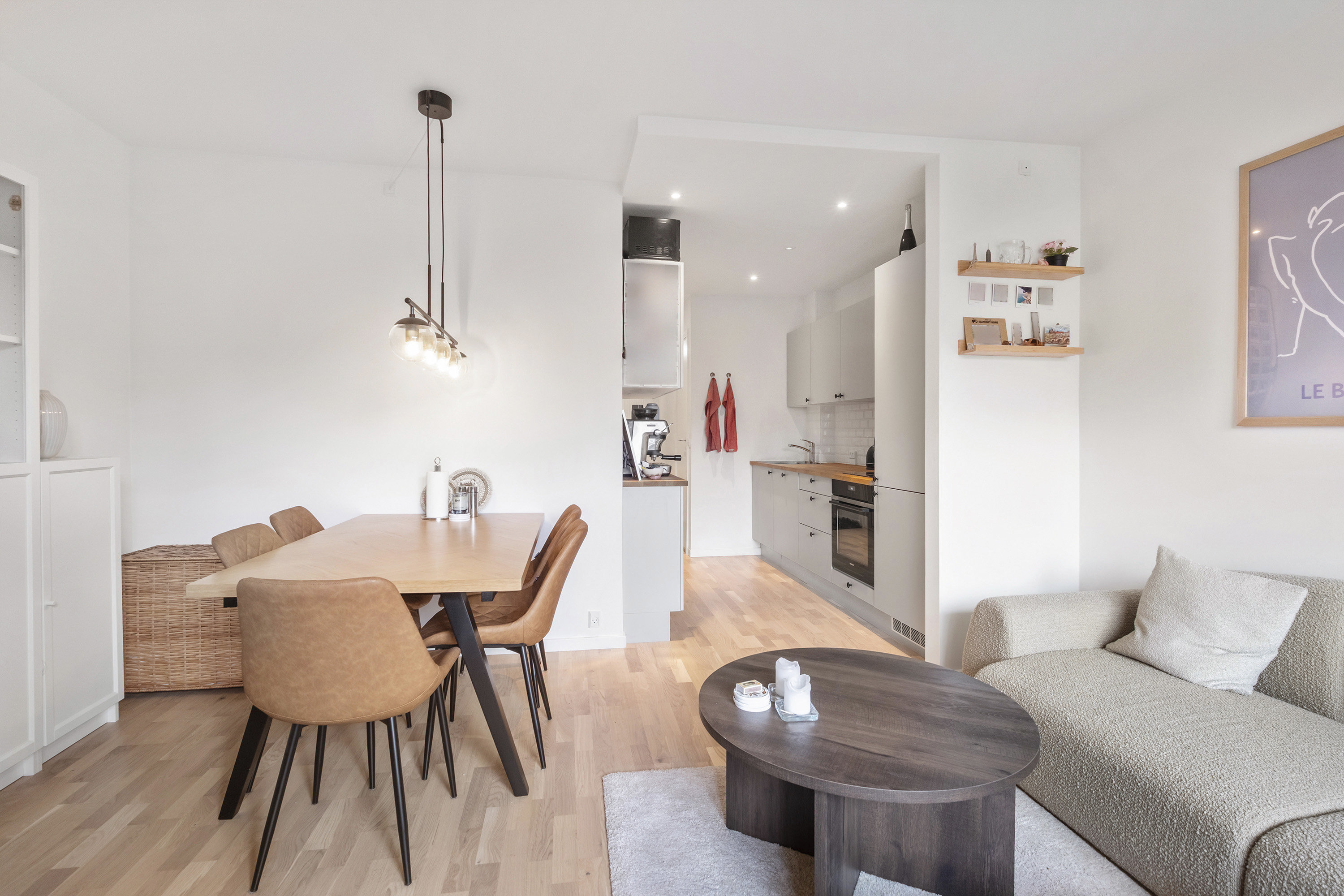 Fremhævet stue billede i fuldskærmstilstand. Billede af Hyldegårdsvej 12, 1. 2., 2920 Charlottenlund