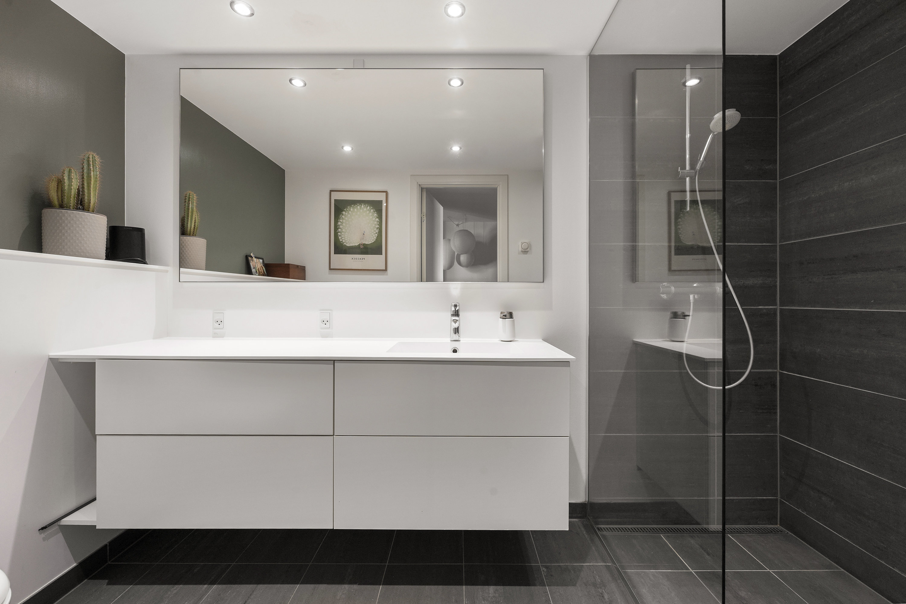 Fremhævet badeværelse billede i fuldskærmstilstand. Billede af Ralphs Vænge 45, 2950 Vedbæk