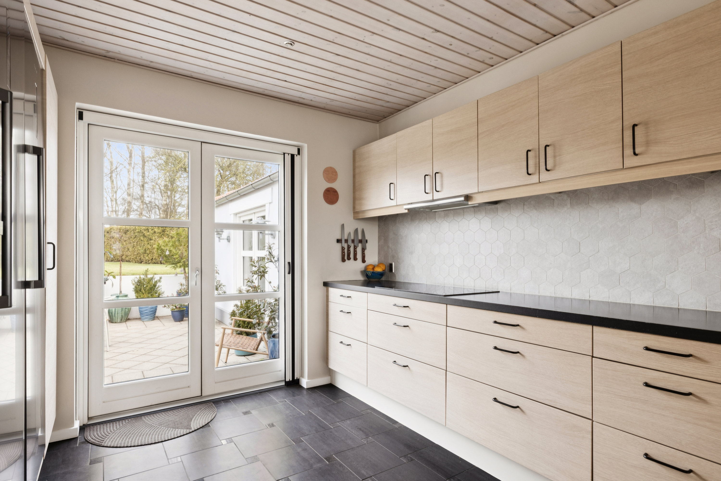 Fremhævet køkken billede i fuldskærmstilstand. Billede af Rødeled Vej 1, Rimsø, 8500 Grenaa