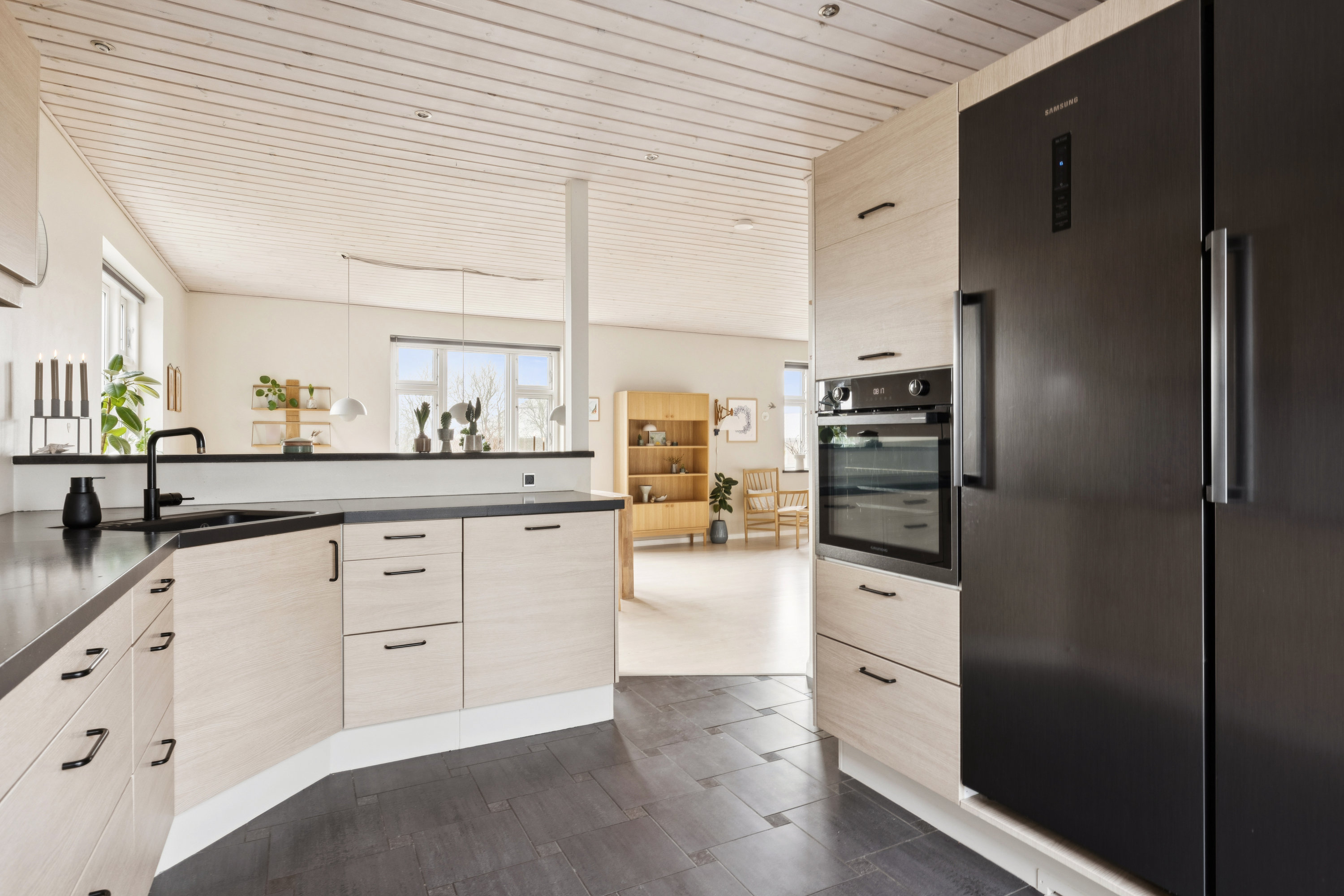 Fremhævet køkken billede i fuldskærmstilstand. Billede af Rødeled Vej 1, Rimsø, 8500 Grenaa