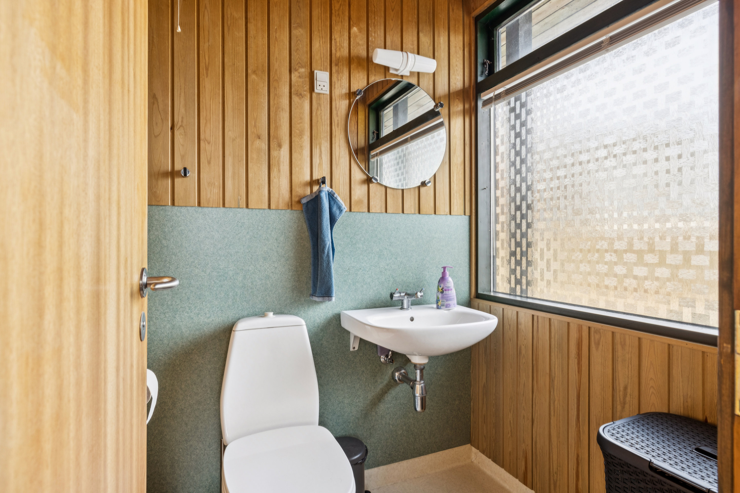 Fremhævet badeværelse billede i fuldskærmstilstand. Billede af Bertavej 18, Gjerrild, 8500 Grenaa