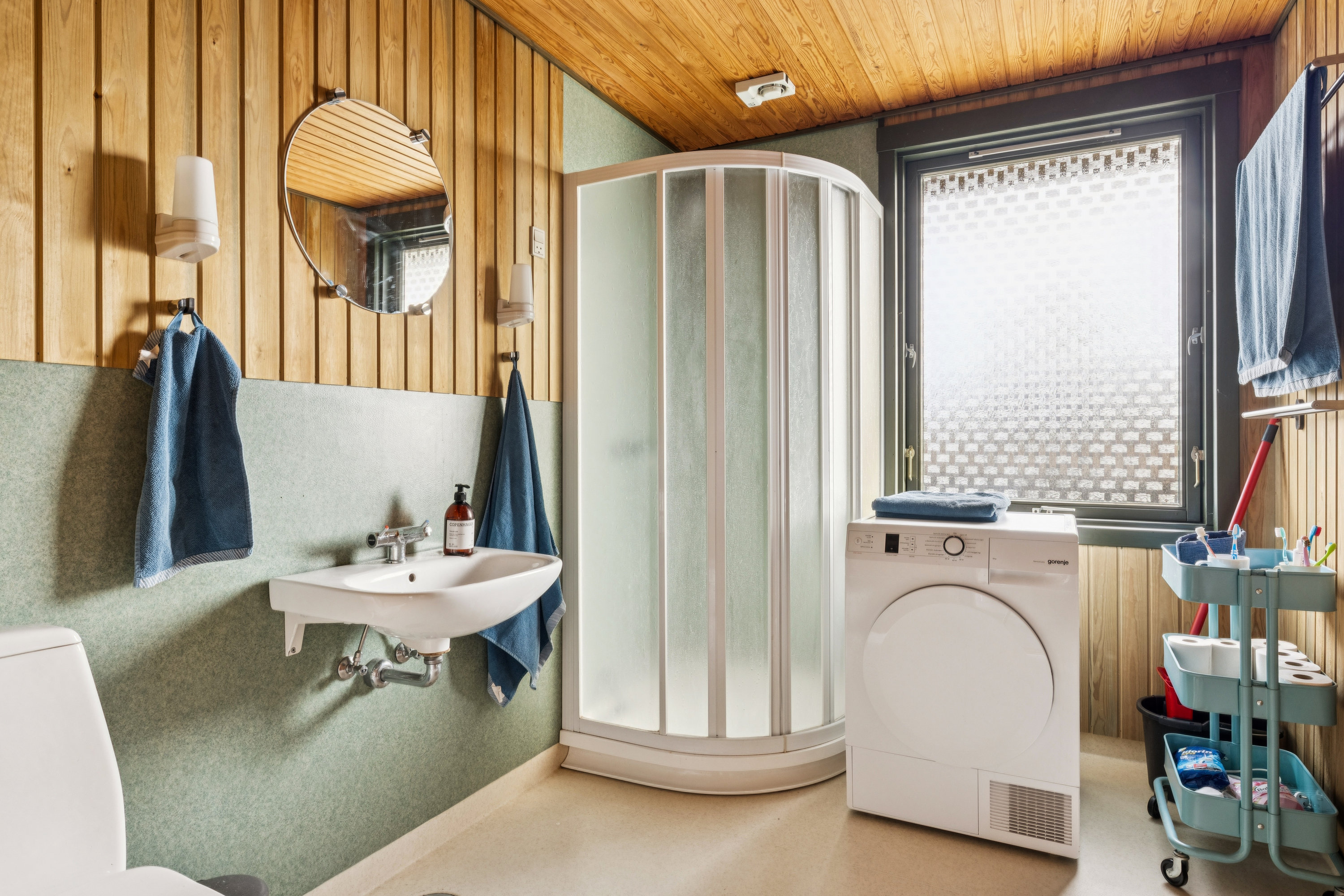 Fremhævet badeværelse billede i fuldskærmstilstand. Billede af Bertavej 18, Gjerrild, 8500 Grenaa