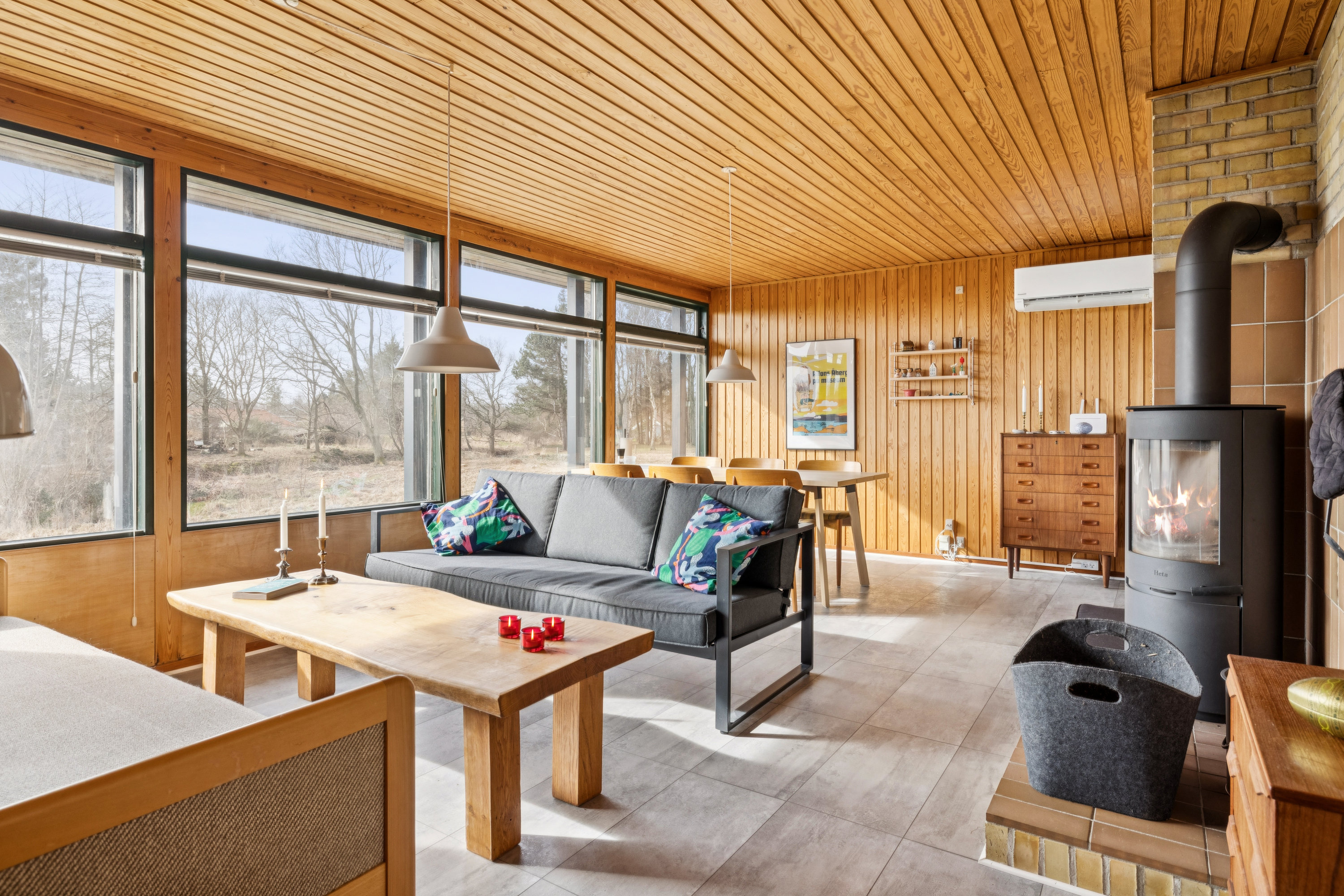 Fremhævet stue billede i fuldskærmstilstand. Billede af Bertavej 18, Gjerrild, 8500 Grenaa