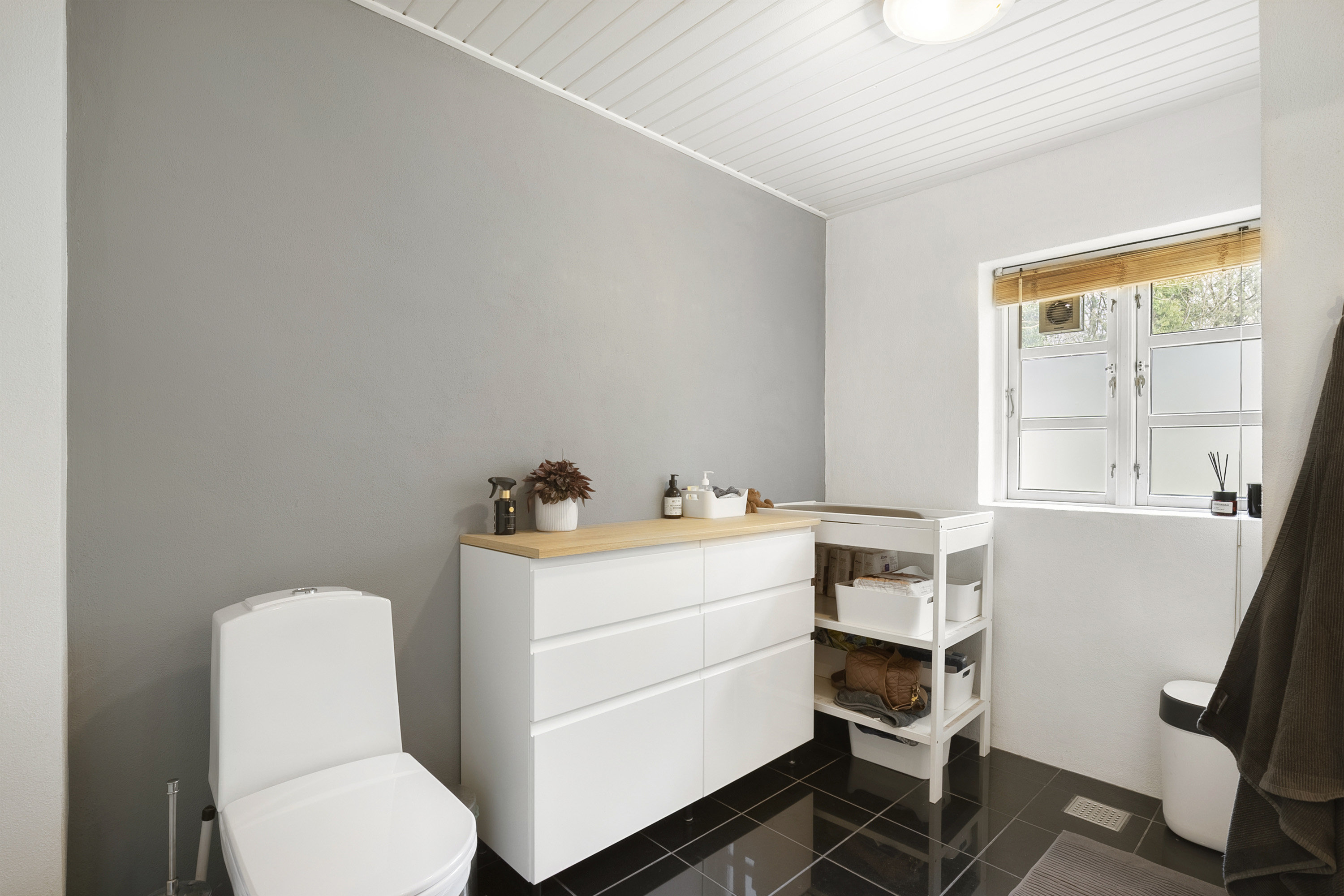 Fremhævet badeværelse billede i fuldskærmstilstand. Billede af Broløkkevej 39, Sanderum, 5250 Odense SV