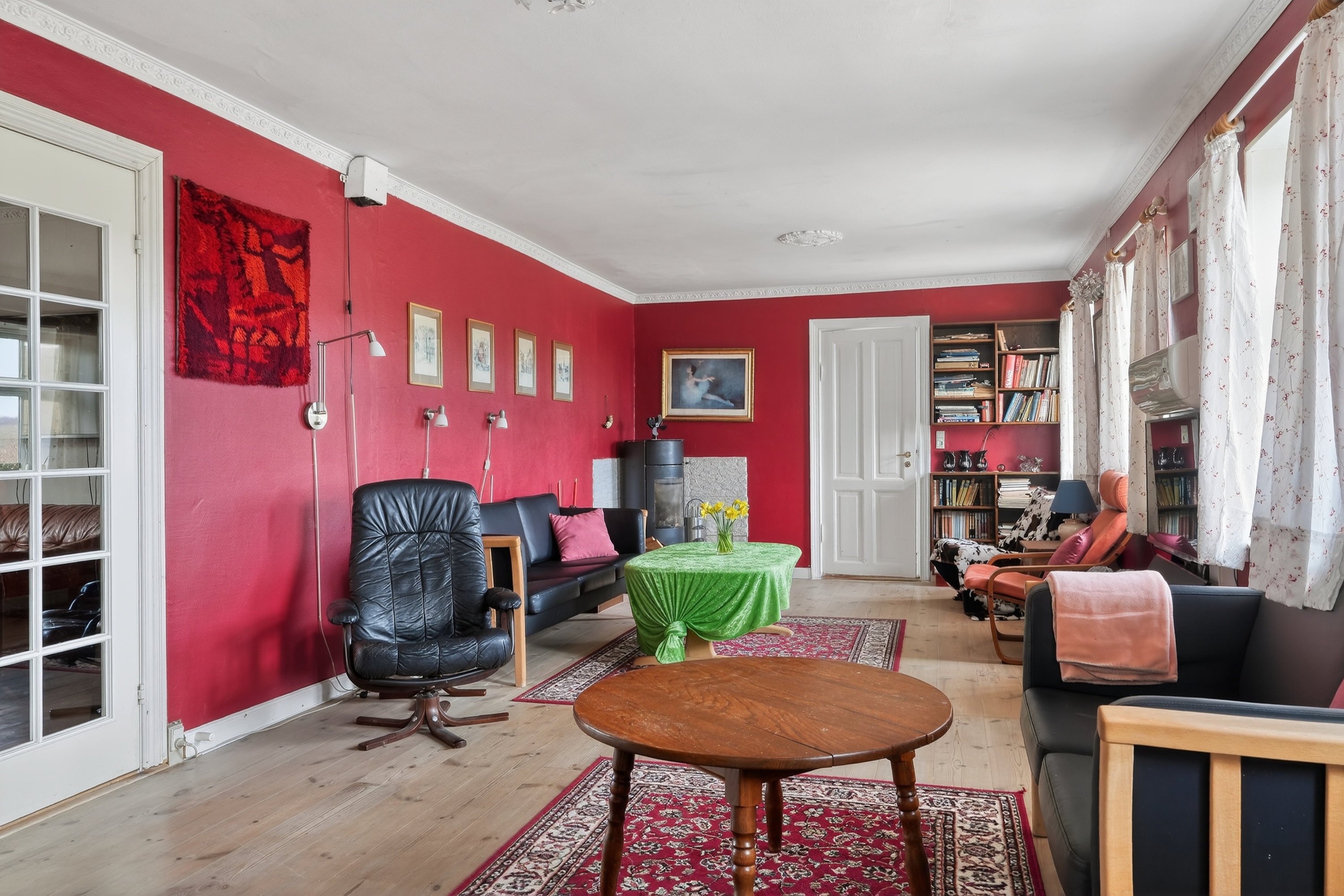 Fremhævet stue billede i fuldskærmstilstand. Billede af Kvarmløsevej 145, Kvarmløse, 4340 Tølløse