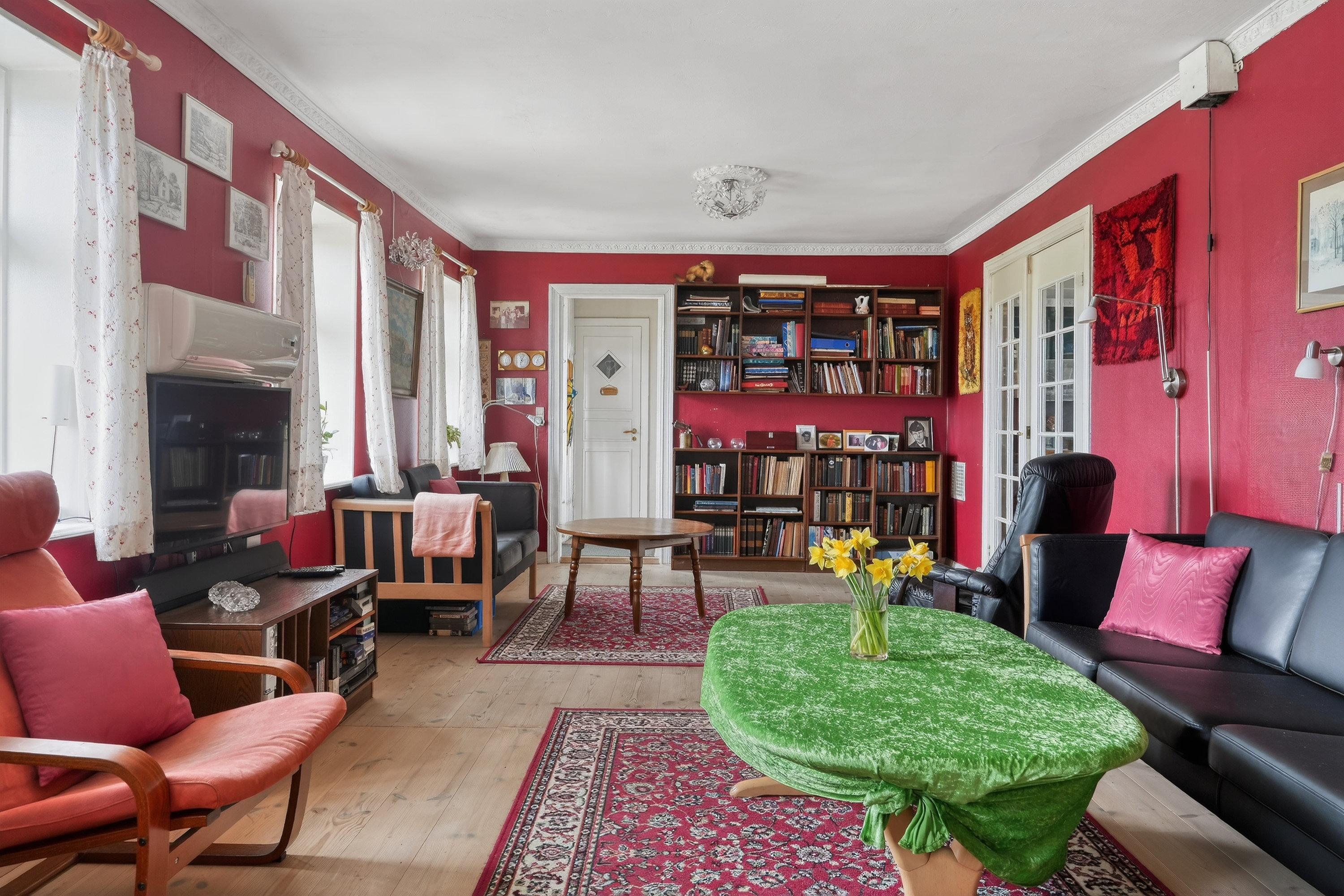 Fremhævet stue billede i fuldskærmstilstand. Billede af Kvarmløsevej 145, Kvarmløse, 4340 Tølløse