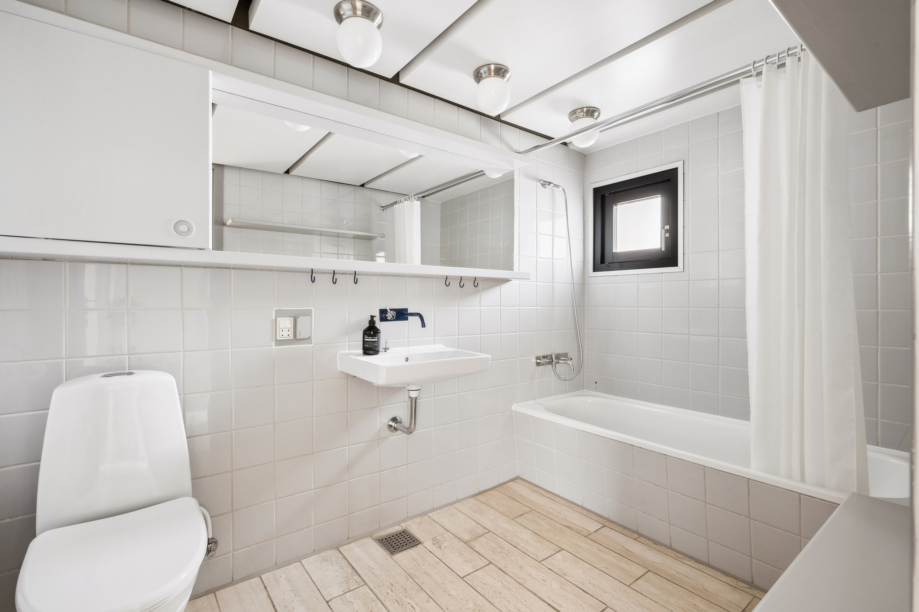 Fremhævet badeværelse billede i fuldskærmstilstand. Billede af Kantorvænget 9, 1. 215., 8240 Risskov