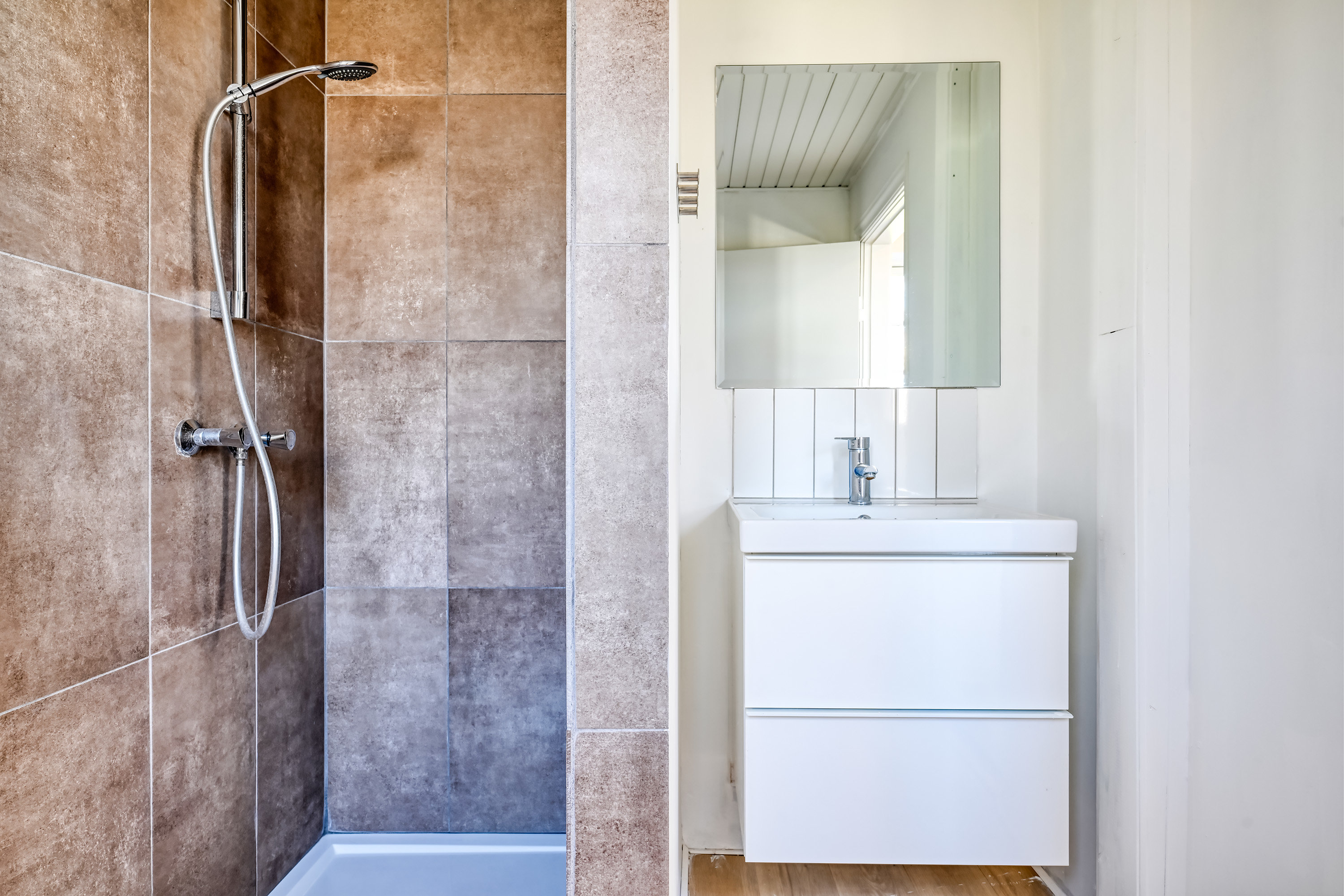 Fremhævet badeværelse billede i fuldskærmstilstand. Billede af Væggerløsevej 13A, 4873 Væggerløse