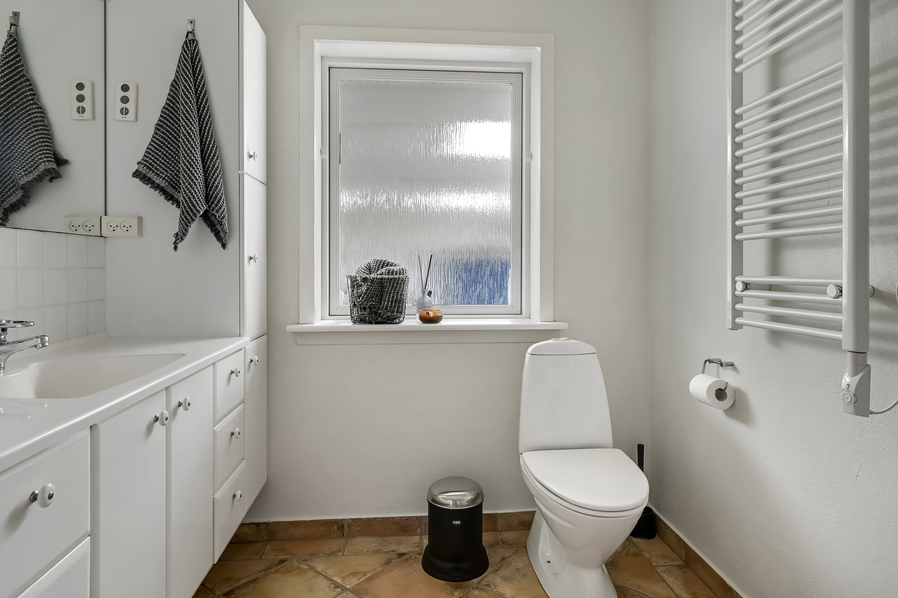 Fremhævet toilet billede i fuldskærmstilstand. Billede af Blåvandvej 38F, 6857 Blåvand