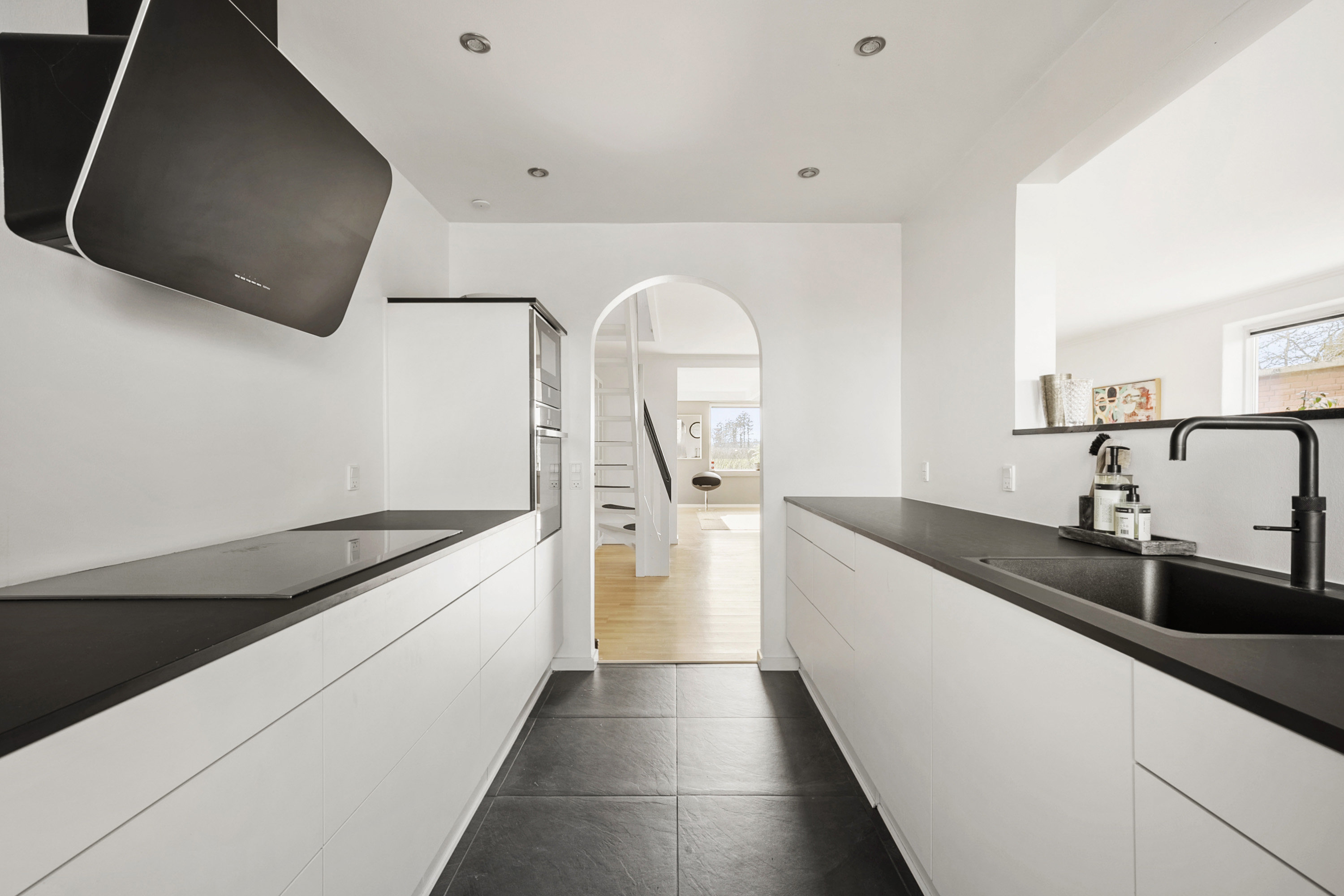 Fremhævet køkken billede i fuldskærmstilstand. Billede af Engvej 9, 5550 Langeskov