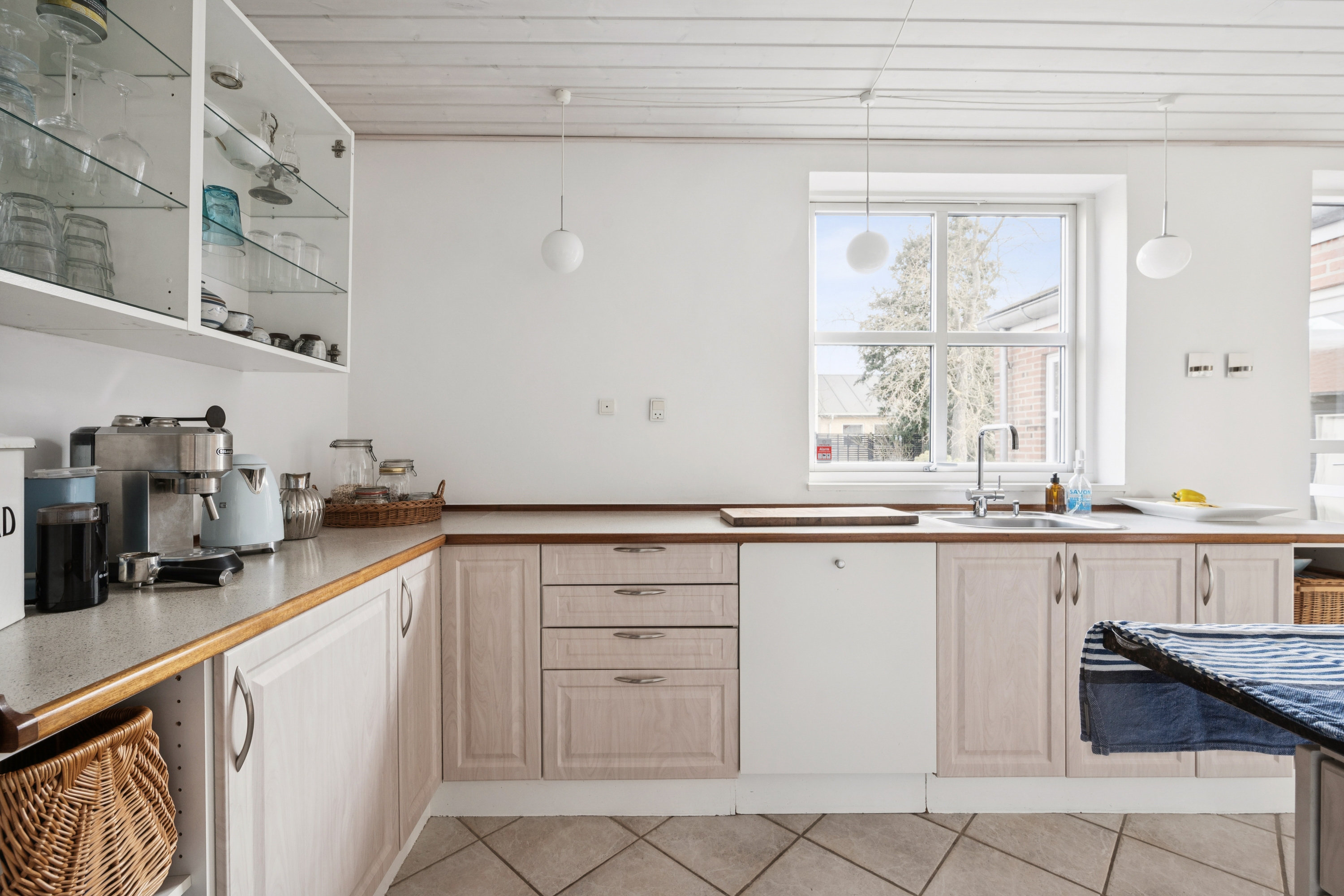 Fremhævet køkken billede i fuldskærmstilstand. Billede af Klintevej 32, 8240 Risskov