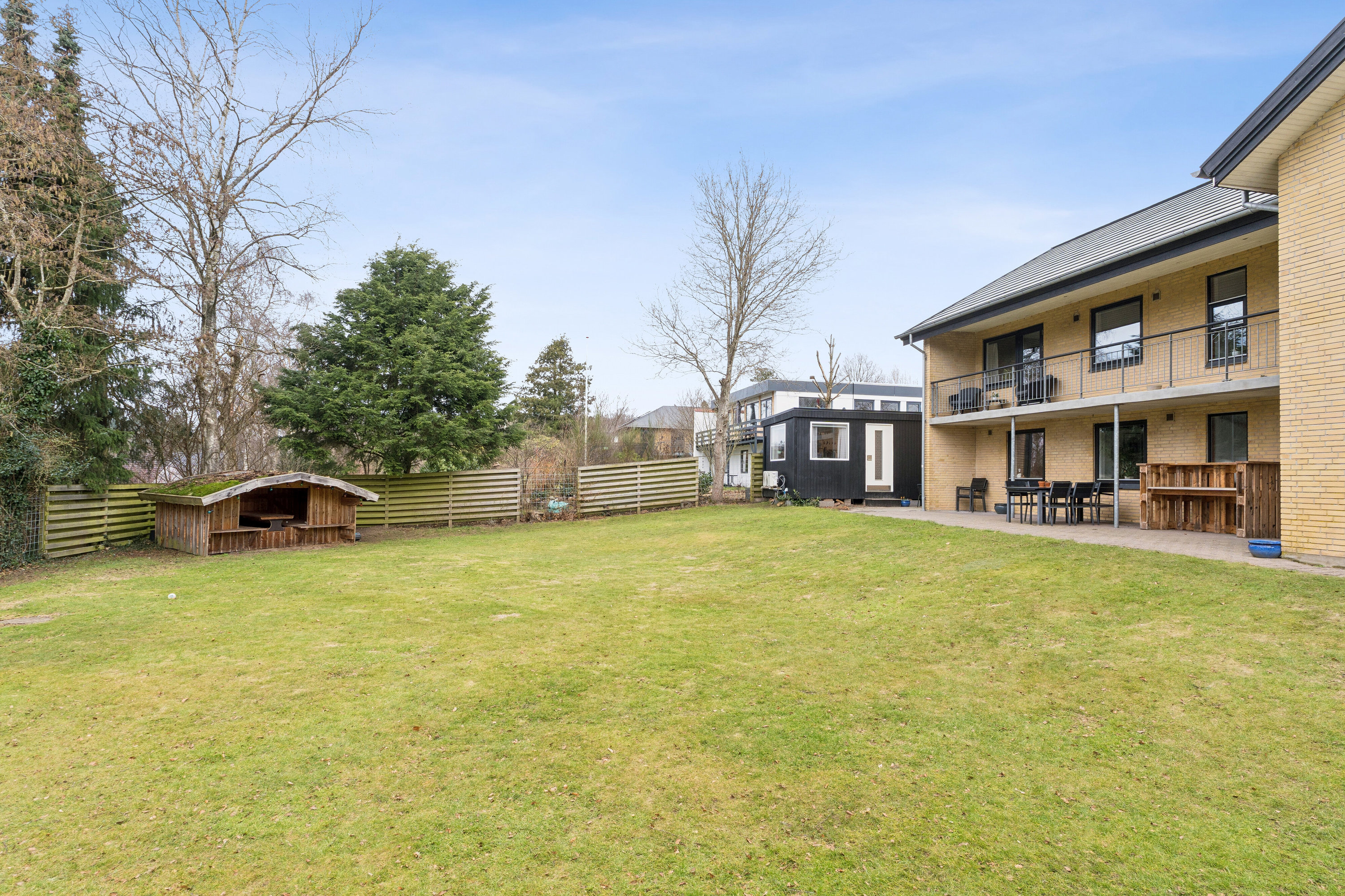 Fremhævet set fra haven billede i fuldskærmstilstand. Billede af Ellemarken 10, 8600 Silkeborg