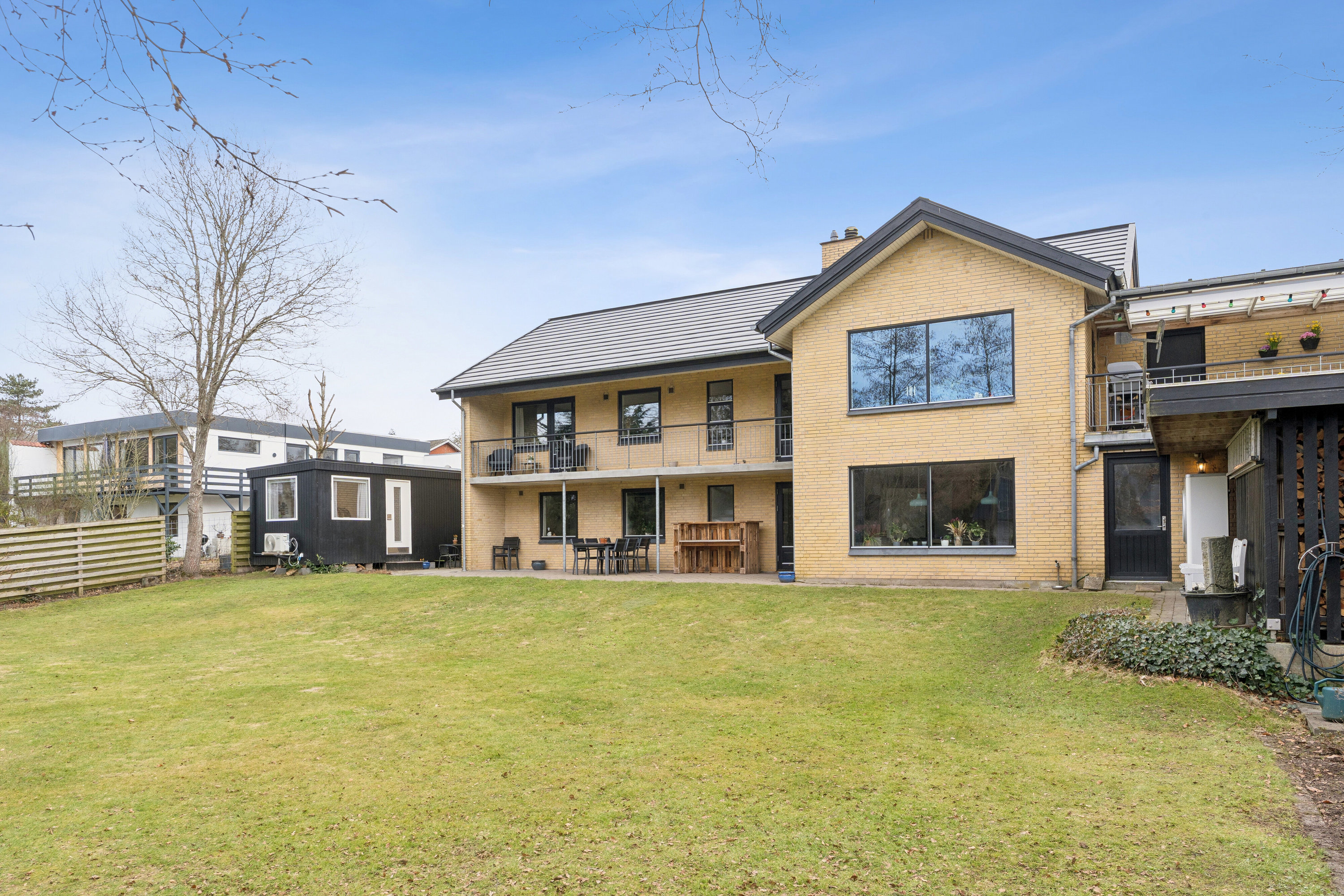 Fremhævet set fra haven billede i fuldskærmstilstand. Billede af Ellemarken 10, 8600 Silkeborg