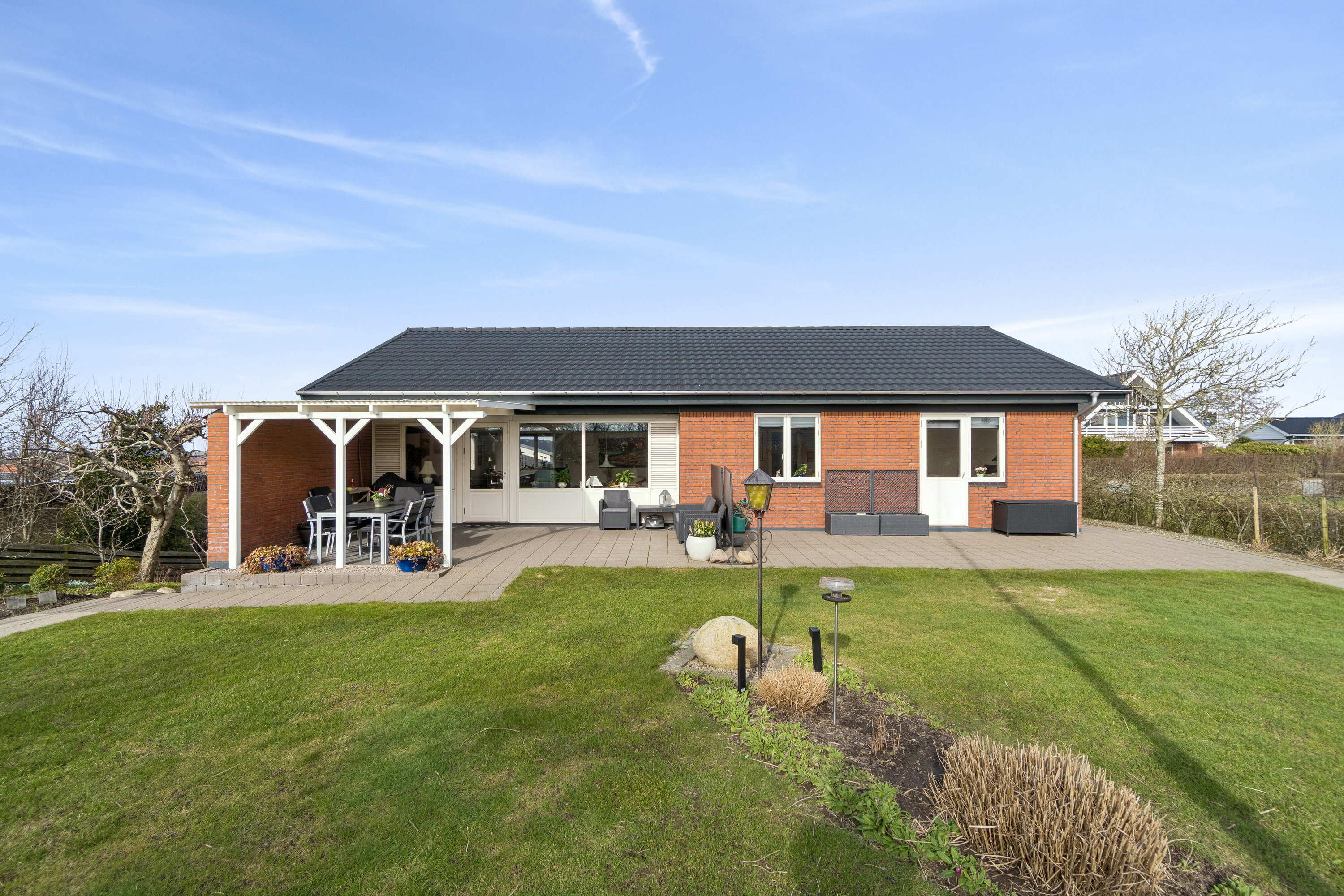 Fremhævet set fra haven billede i fuldskærmstilstand. Billede af Sønder Alle 36, 7760 Hurup Thy