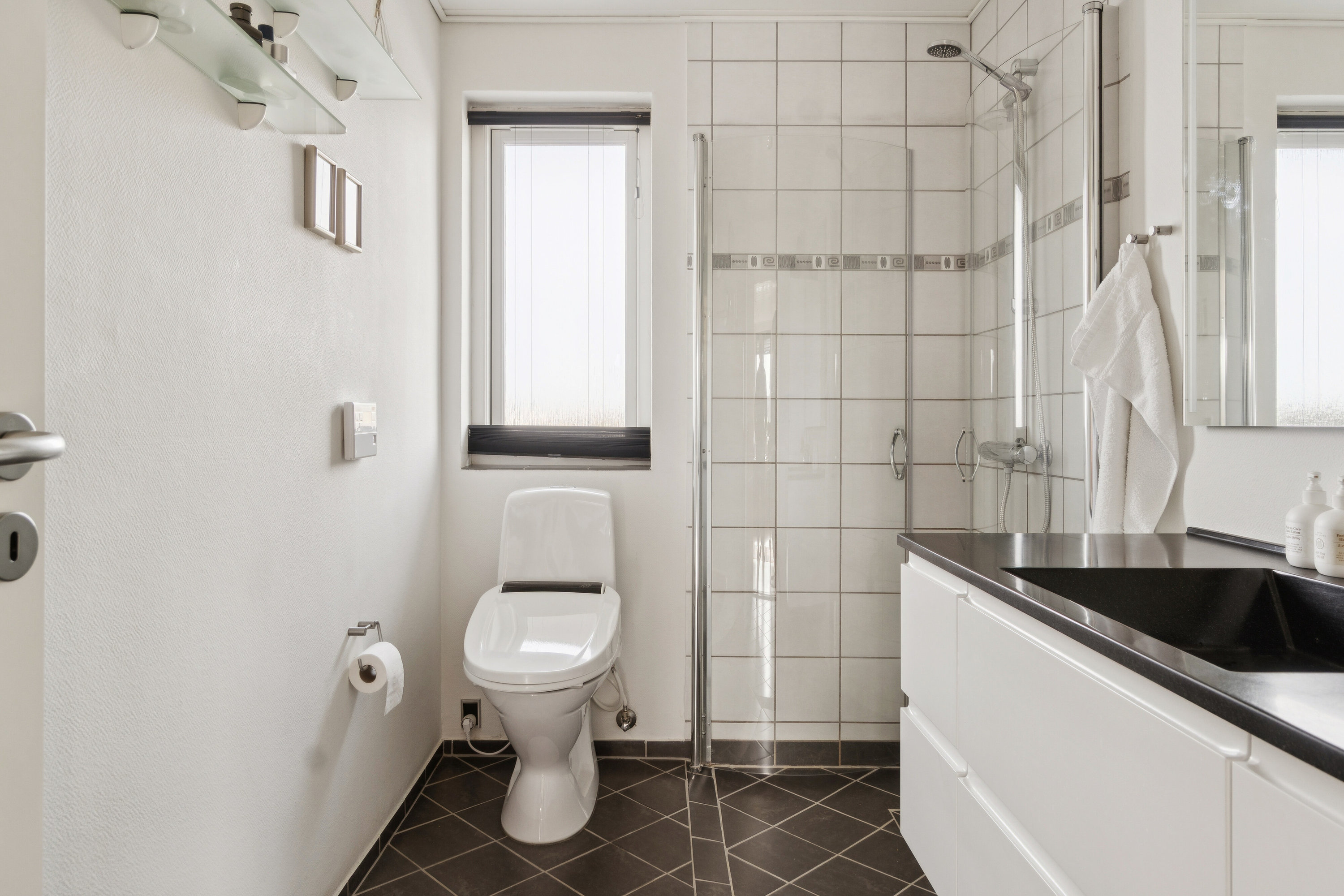 Fremhævet badeværelse billede i fuldskærmstilstand. Billede af Sønder Alle 36, 7760 Hurup Thy