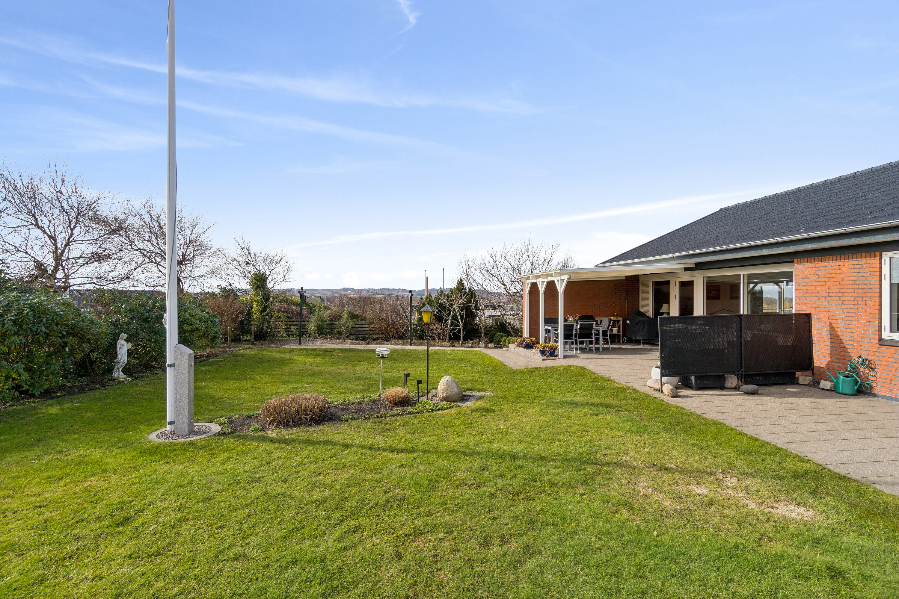 Fremhævet set fra haven billede i fuldskærmstilstand. Billede af Sønder Alle 36, 7760 Hurup Thy