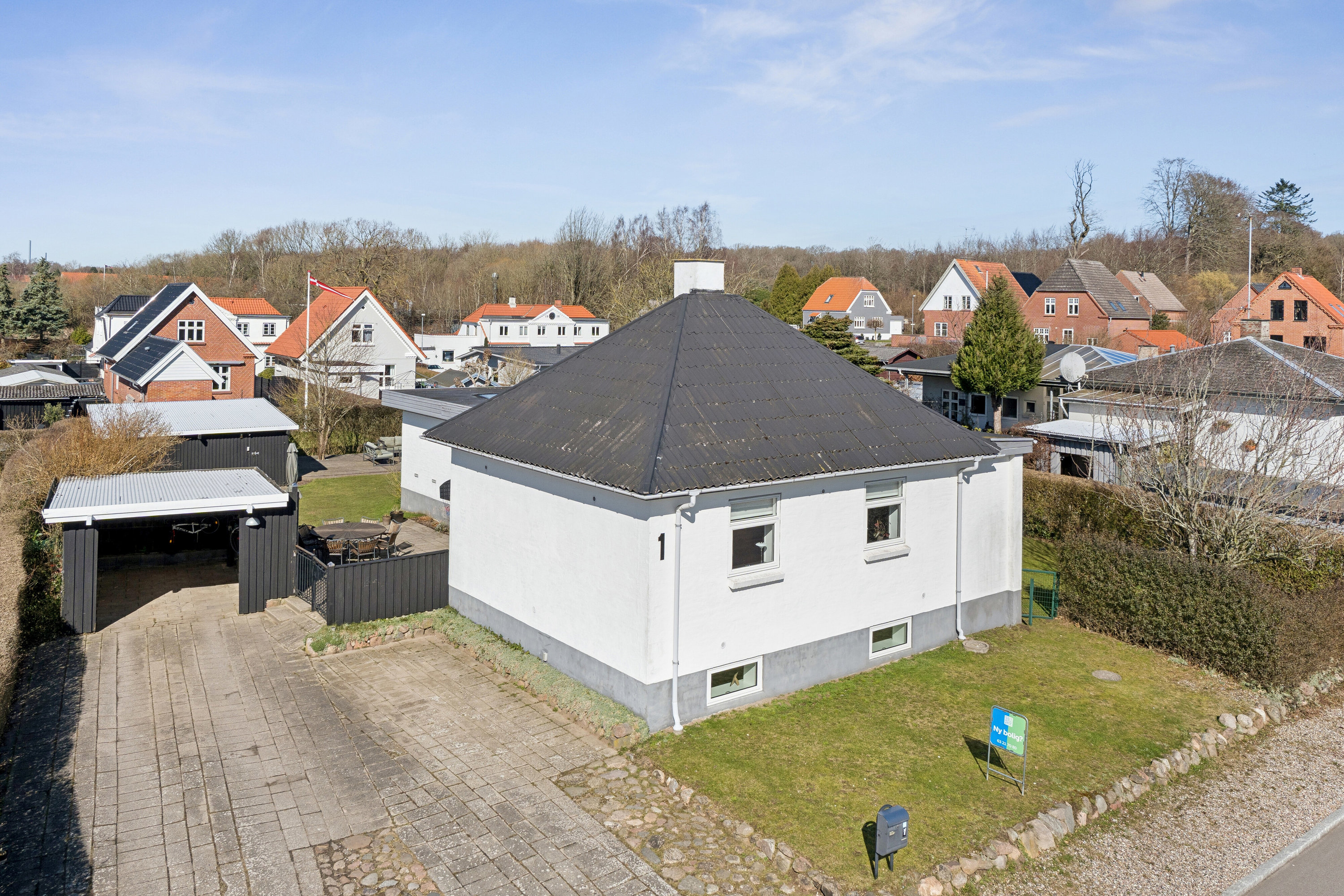 Fremhævet set fra haven billede i fuldskærmstilstand. Billede af Margrethelundsvej 1, 5700 Svendborg