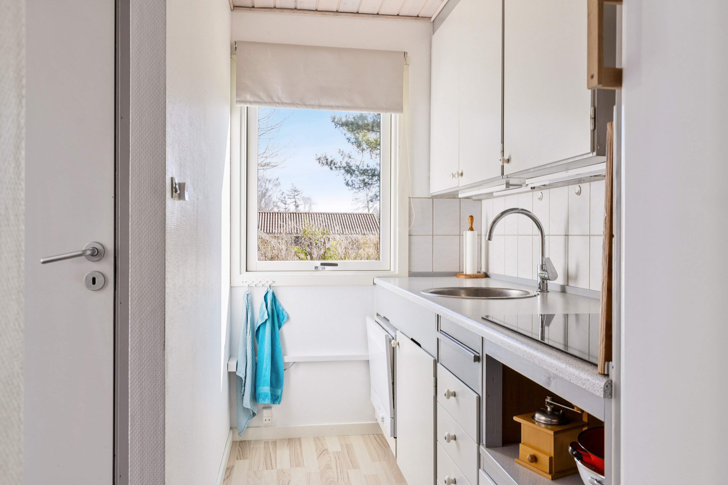 Fremhævet køkken billede i fuldskærmstilstand. Billede af Kaptajnsvej 9, Havnsø, 4591 Føllenslev