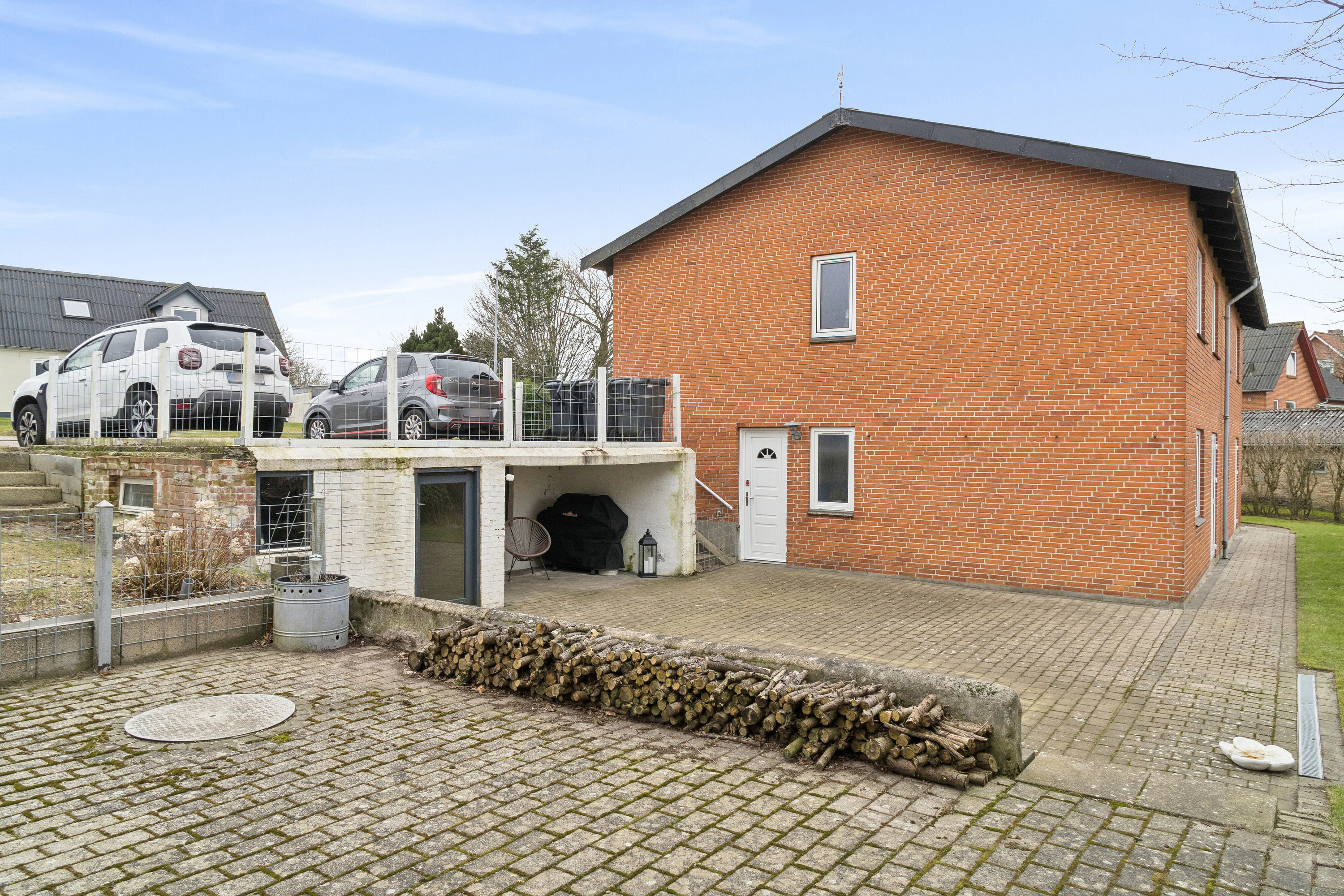 Fremhævet udendørs billede i fuldskærmstilstand. Billede af Elmevej 2C, 9800 Hjørring