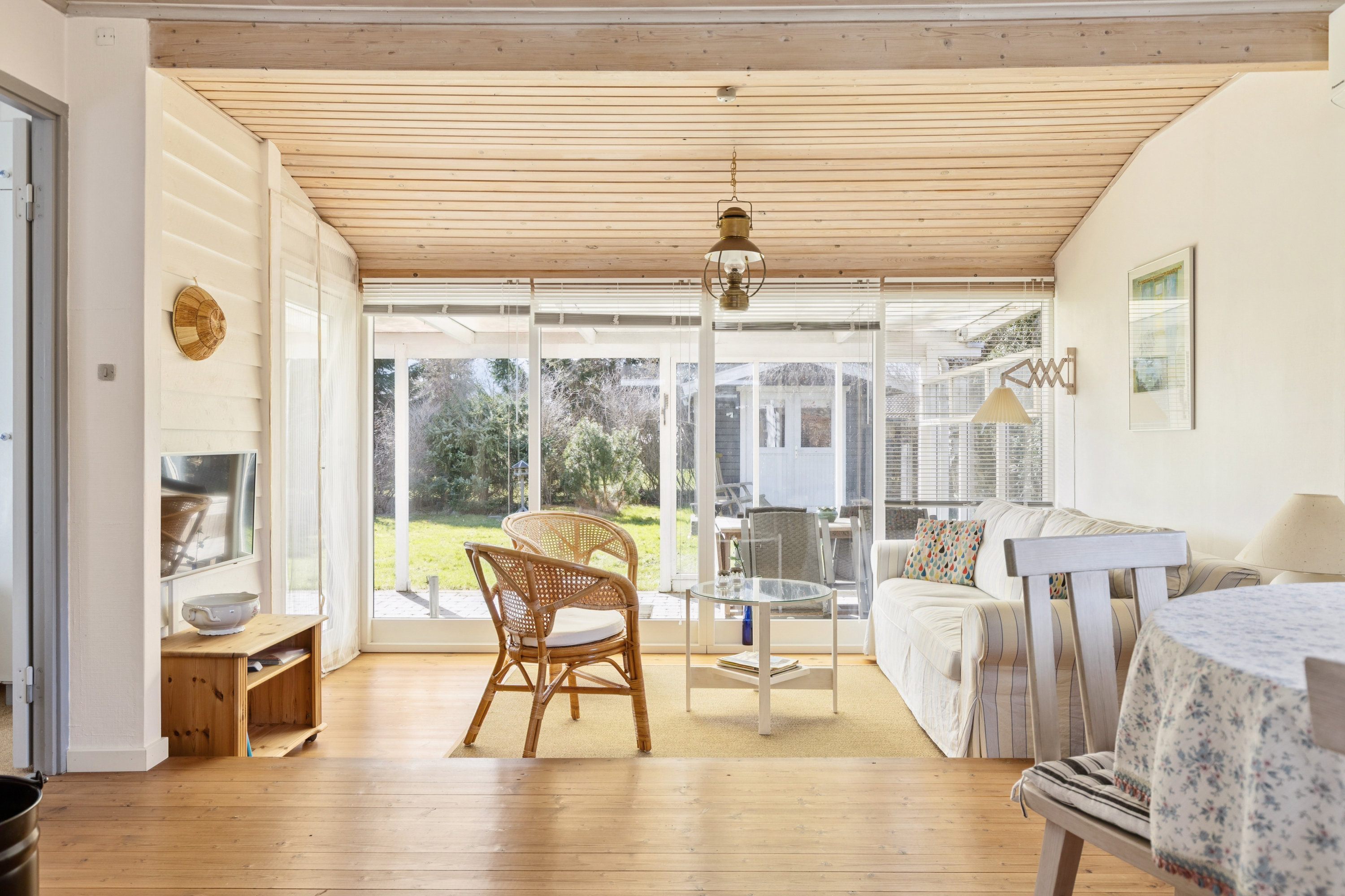 Fremhævet stue billede i fuldskærmstilstand. Billede af Kaptajnsvej 9, Havnsø, 4591 Føllenslev