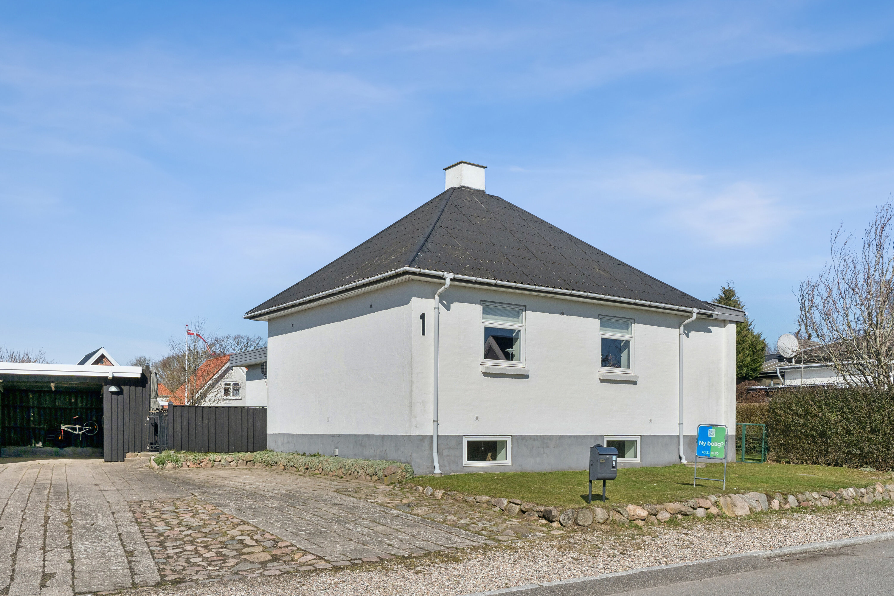 Fremhævet set fra haven billede i fuldskærmstilstand. Billede af Margrethelundsvej 1, 5700 Svendborg