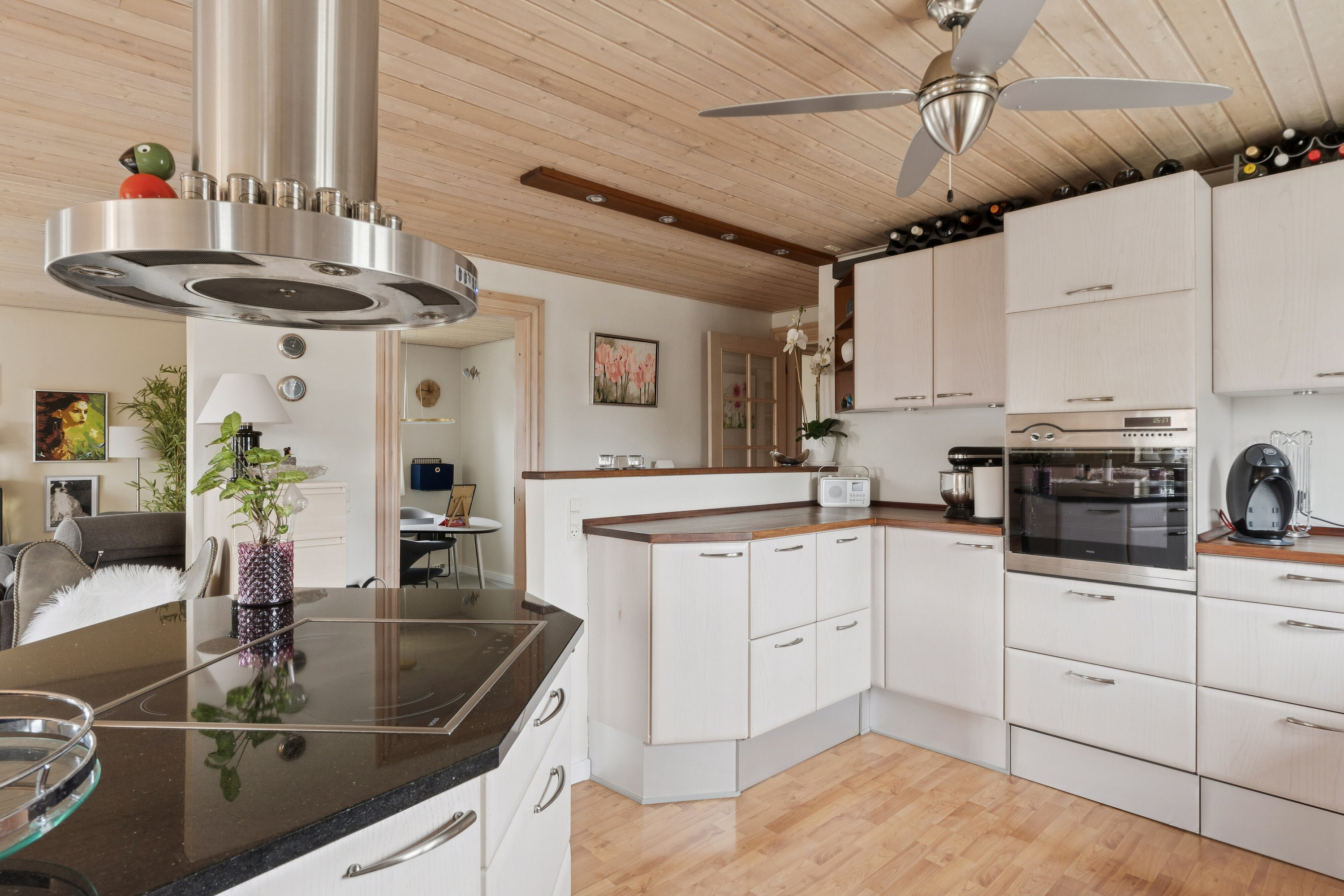 Fremhævet køkken billede i fuldskærmstilstand. Billede af Elmevej 2C, 9800 Hjørring