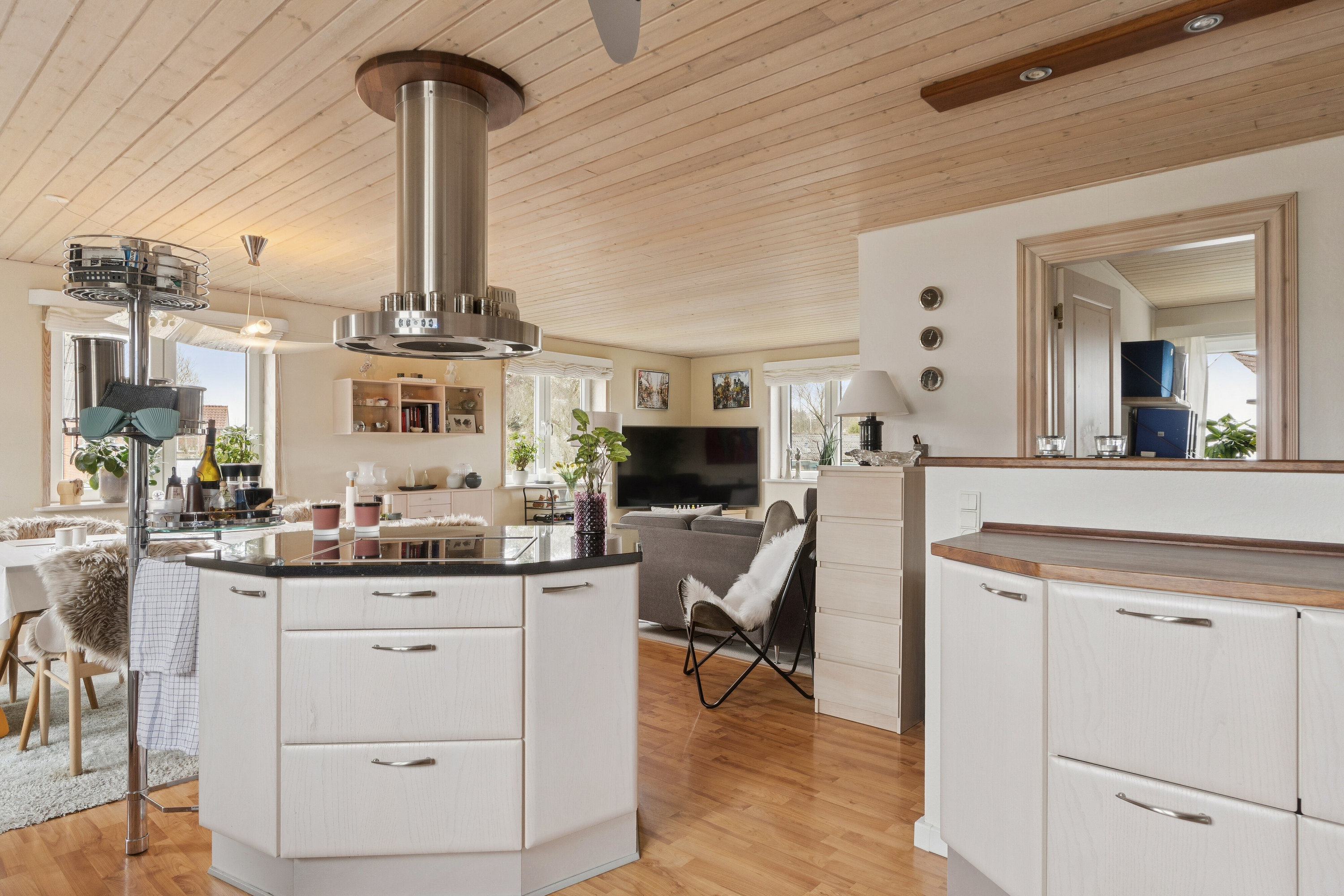 Fremhævet køkken billede i fuldskærmstilstand. Billede af Elmevej 2C, 9800 Hjørring