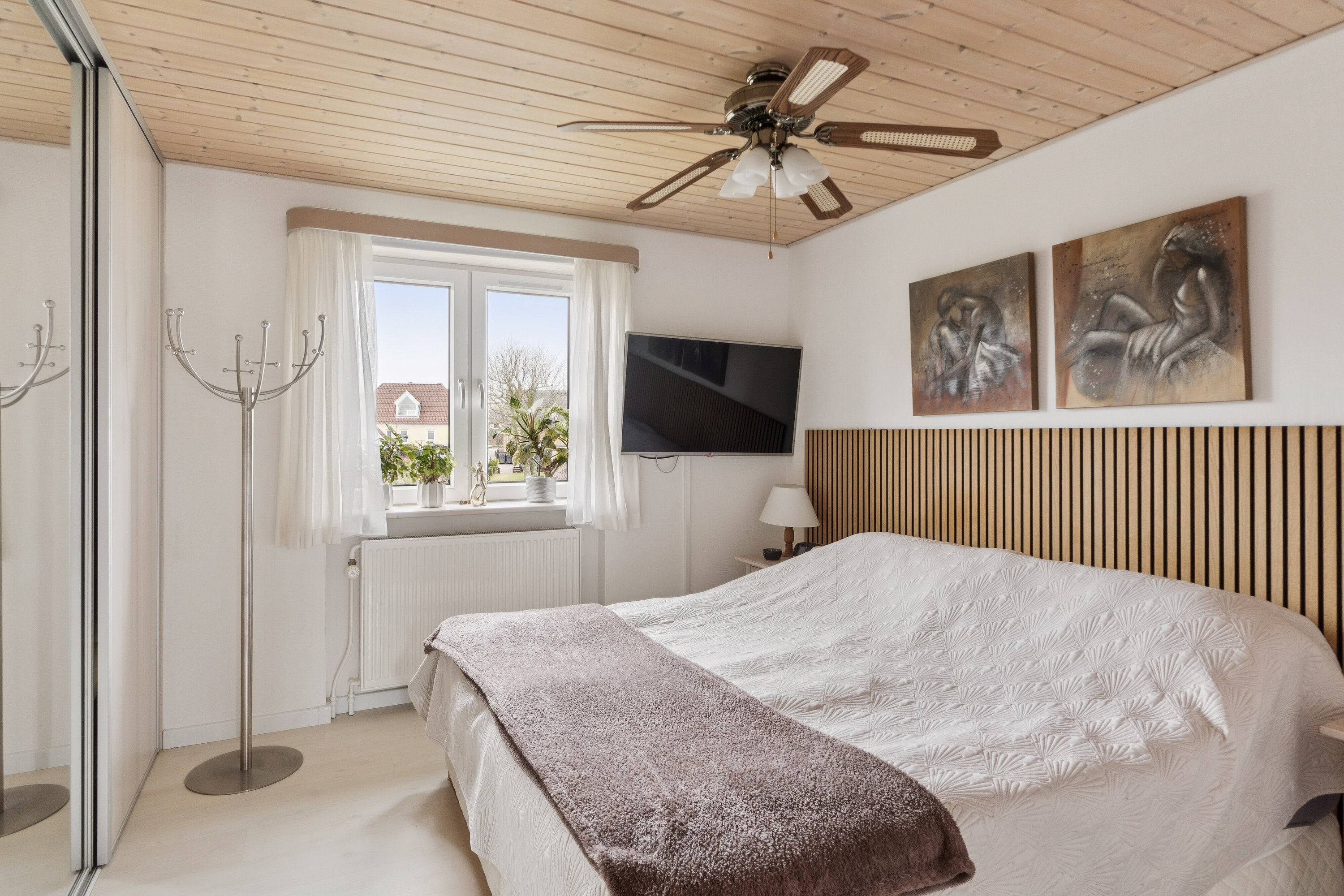 Fremhævet soveværelse billede i fuldskærmstilstand. Billede af Elmevej 2C, 9800 Hjørring