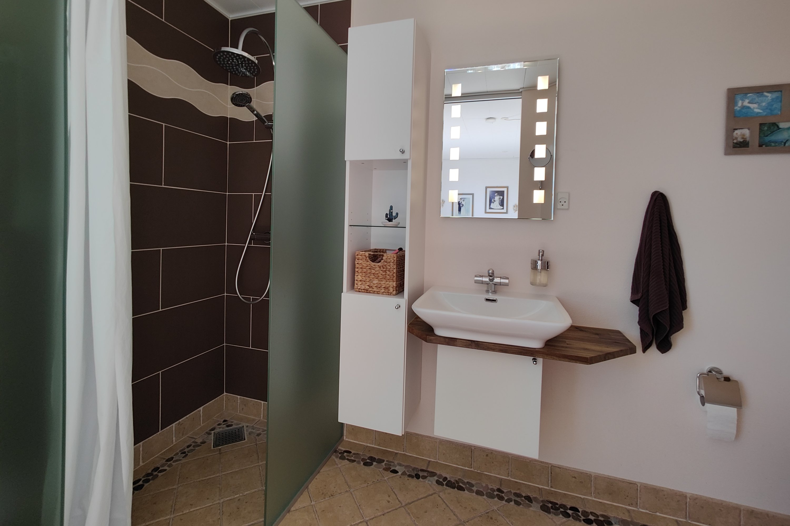 Fremhævet  billede i fuldskærmstilstand. Billede af Solbakken 5, Ugelbølle, 8410 Rønde