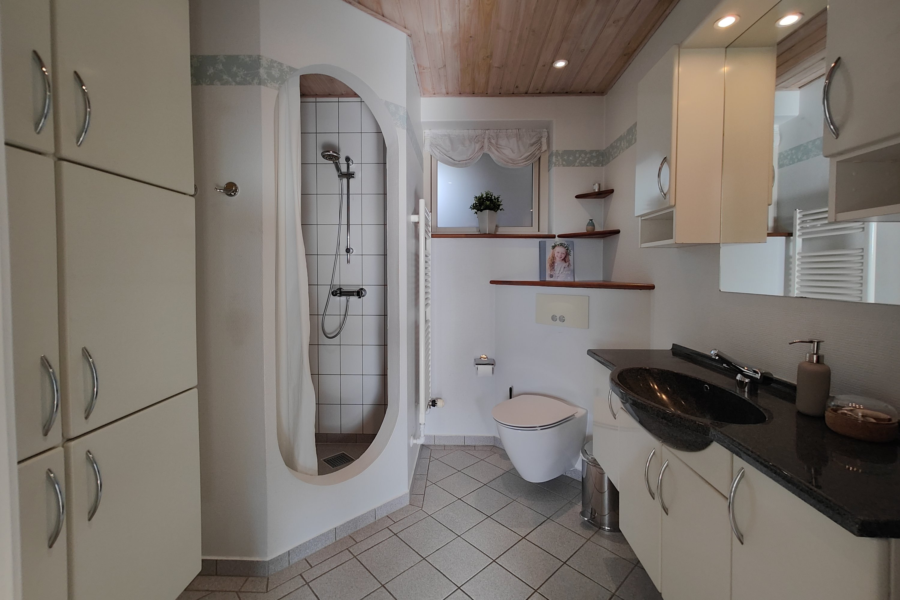 Fremhævet  billede i fuldskærmstilstand. Billede af Solbakken 5, Ugelbølle, 8410 Rønde